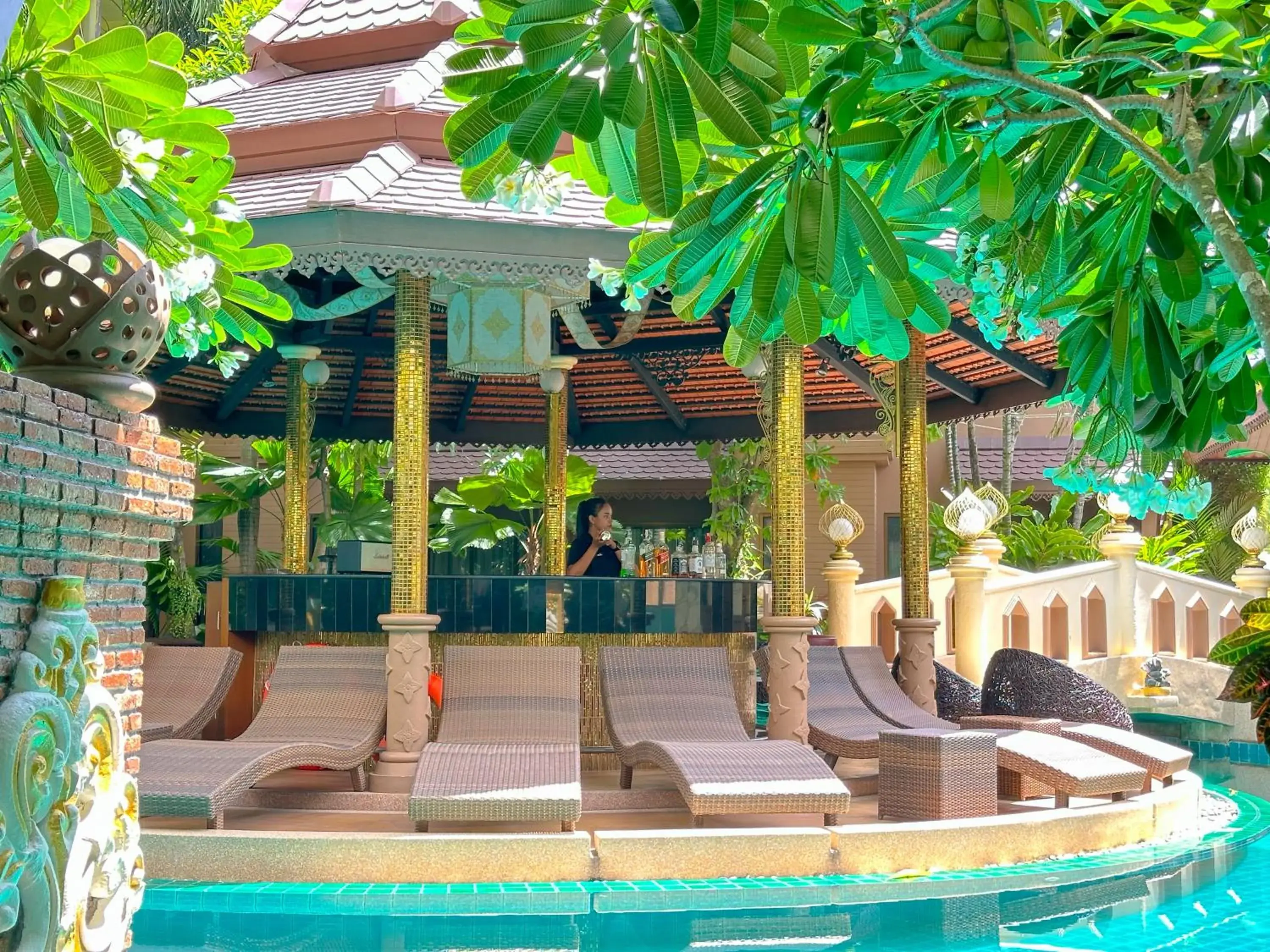 Lounge or bar in Quality Beach Resorts and Spa Patong Lounge or bar in Quality Beach Resorts and Spa Patong
