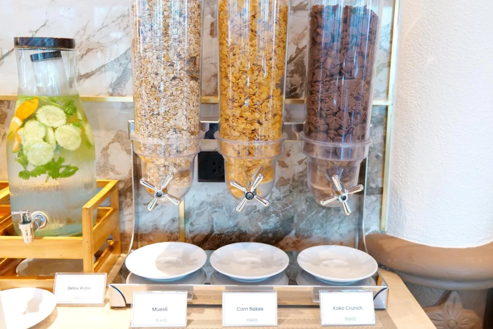 Food and drinks in Quality Beach Resorts and Spa Patong