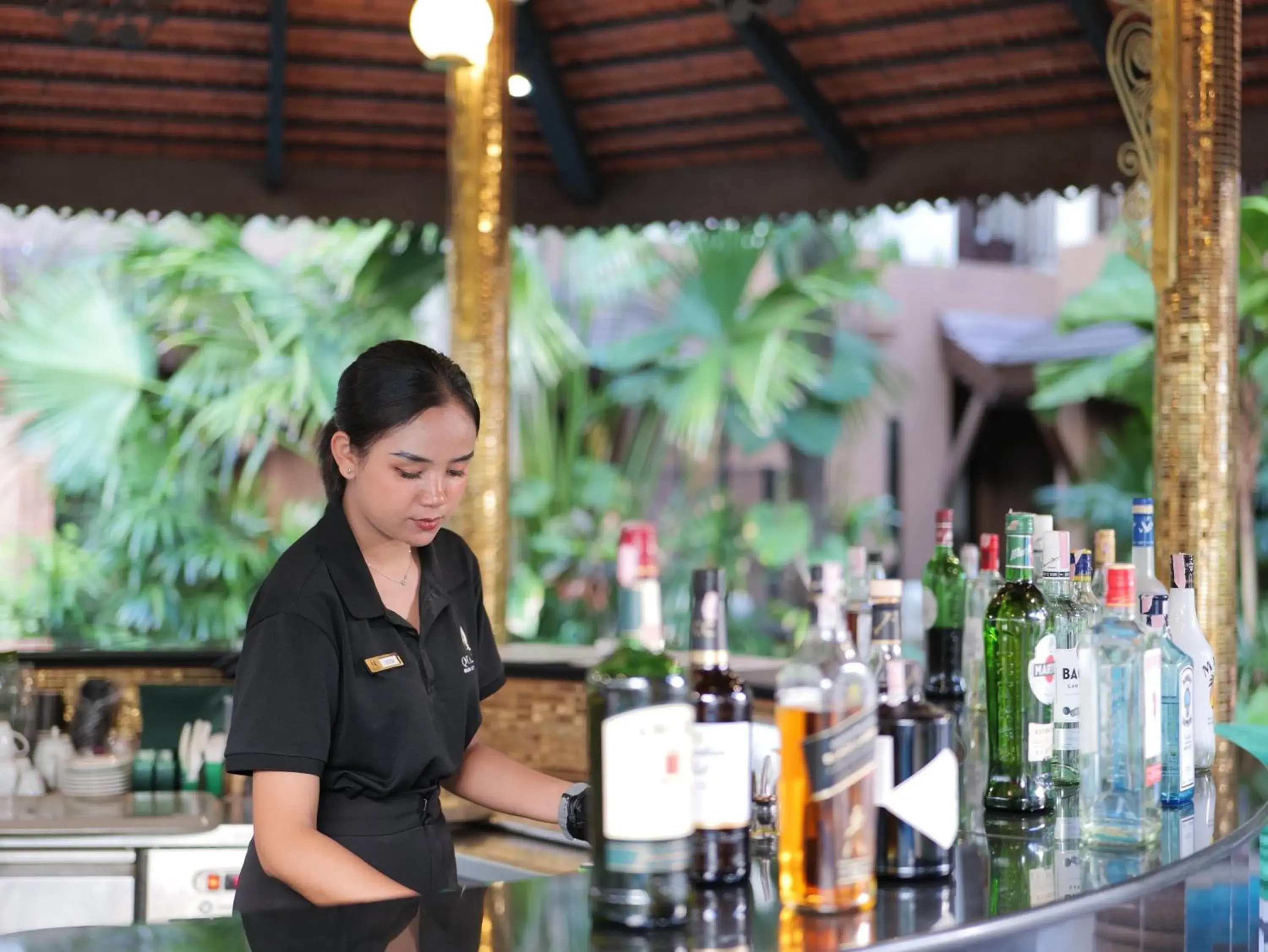 Lounge or bar in Quality Beach Resorts and Spa Patong Lounge or bar in Quality Beach Resorts and Spa Patong