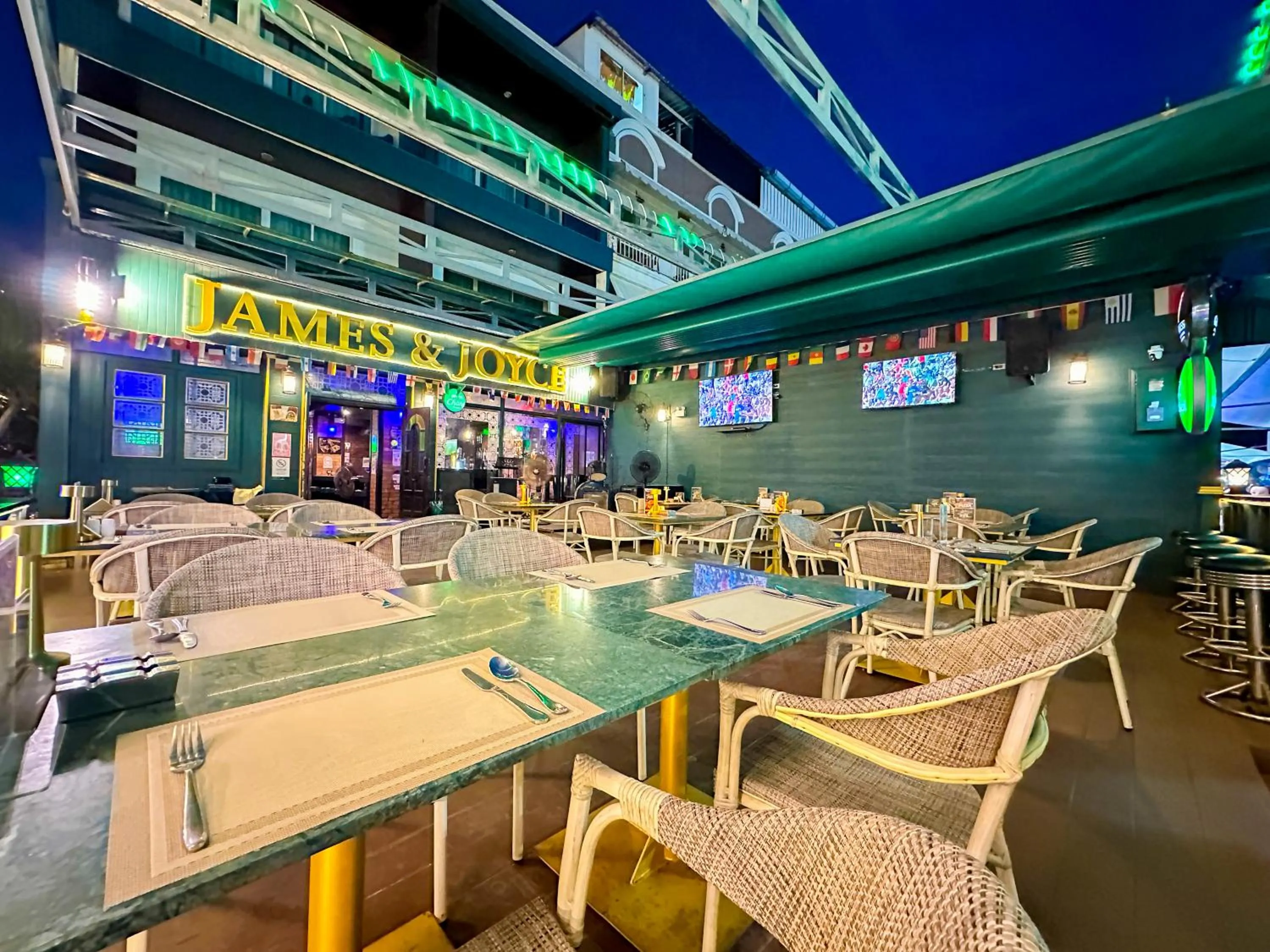 Restaurant/places to eat in Quality Beach Resorts and Spa Patong