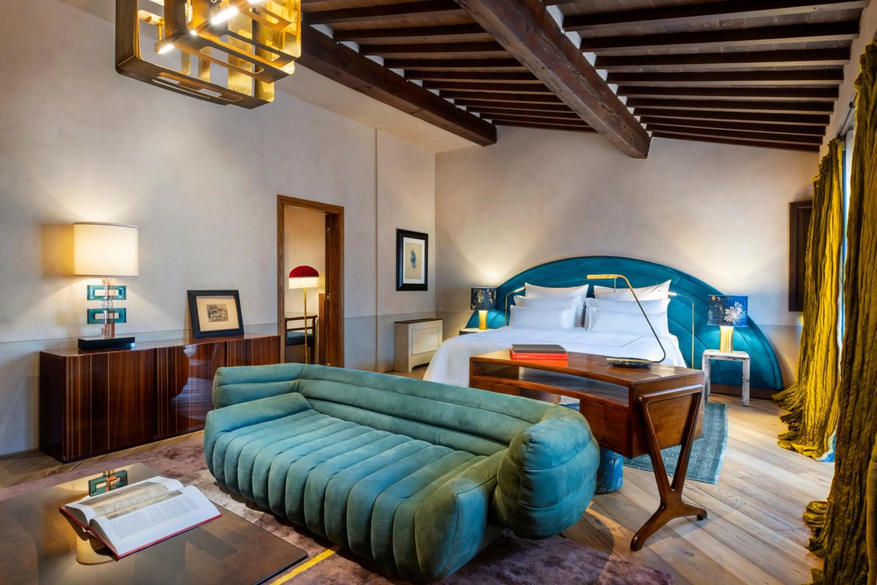 Photo of the whole room, Bed in The James Suite Hotel Firenze 1564 - Small Luxury Hotels of the World