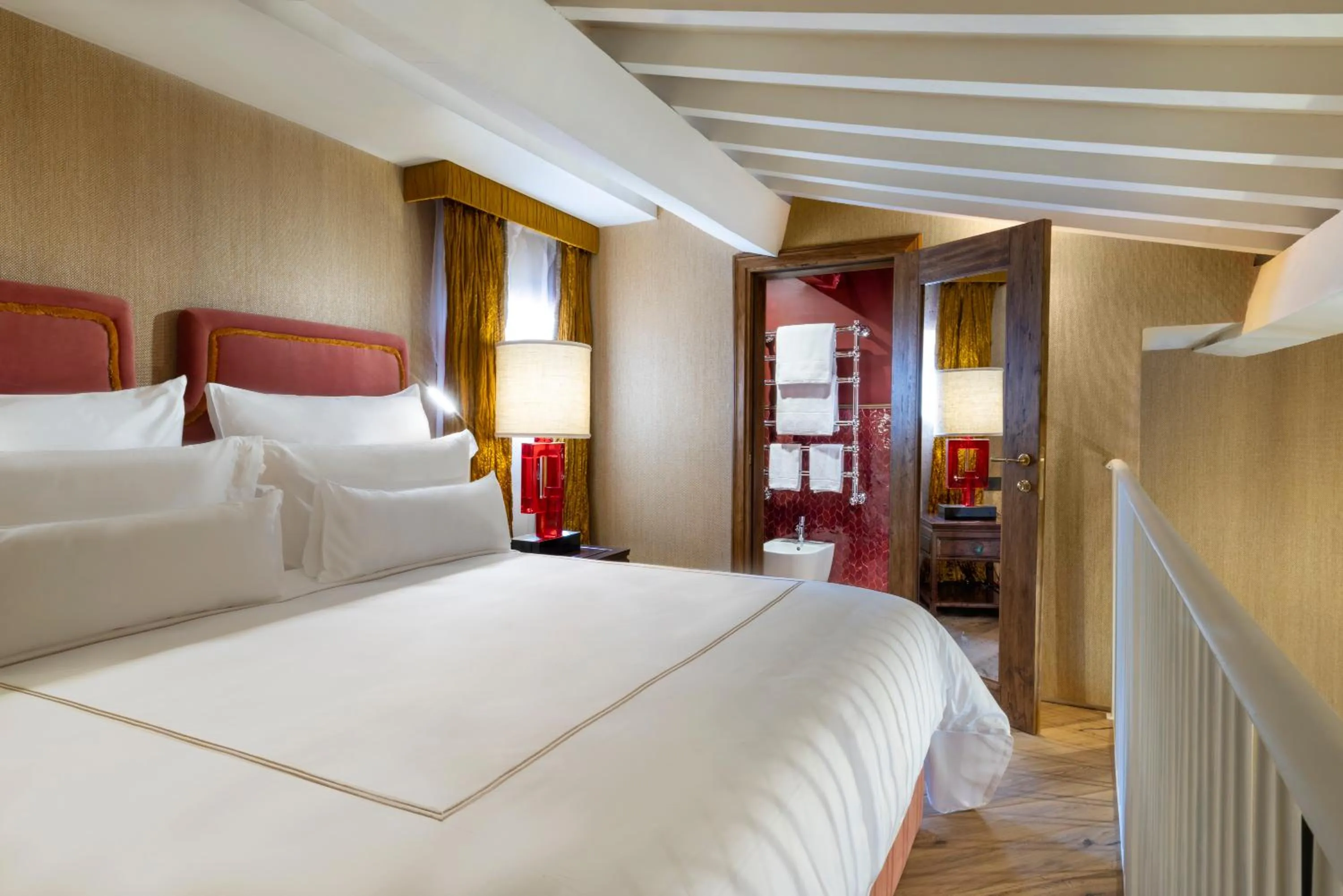 Bedroom, Bed in The James Suite Hotel Firenze 1564 - Small Luxury Hotels of the World