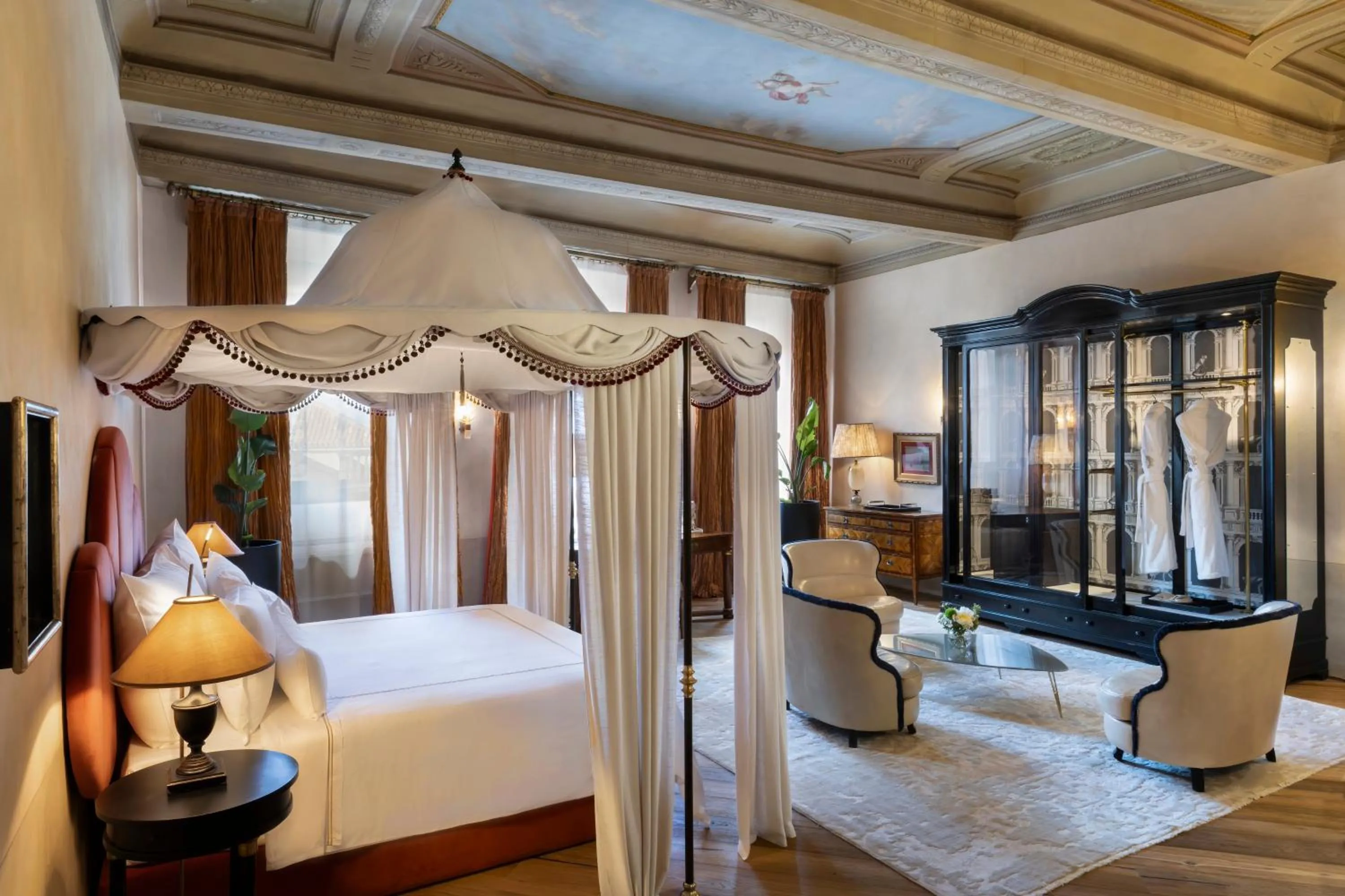Photo of the whole room, Bed in The James Suite Hotel Firenze 1564 - Small Luxury Hotels of the World