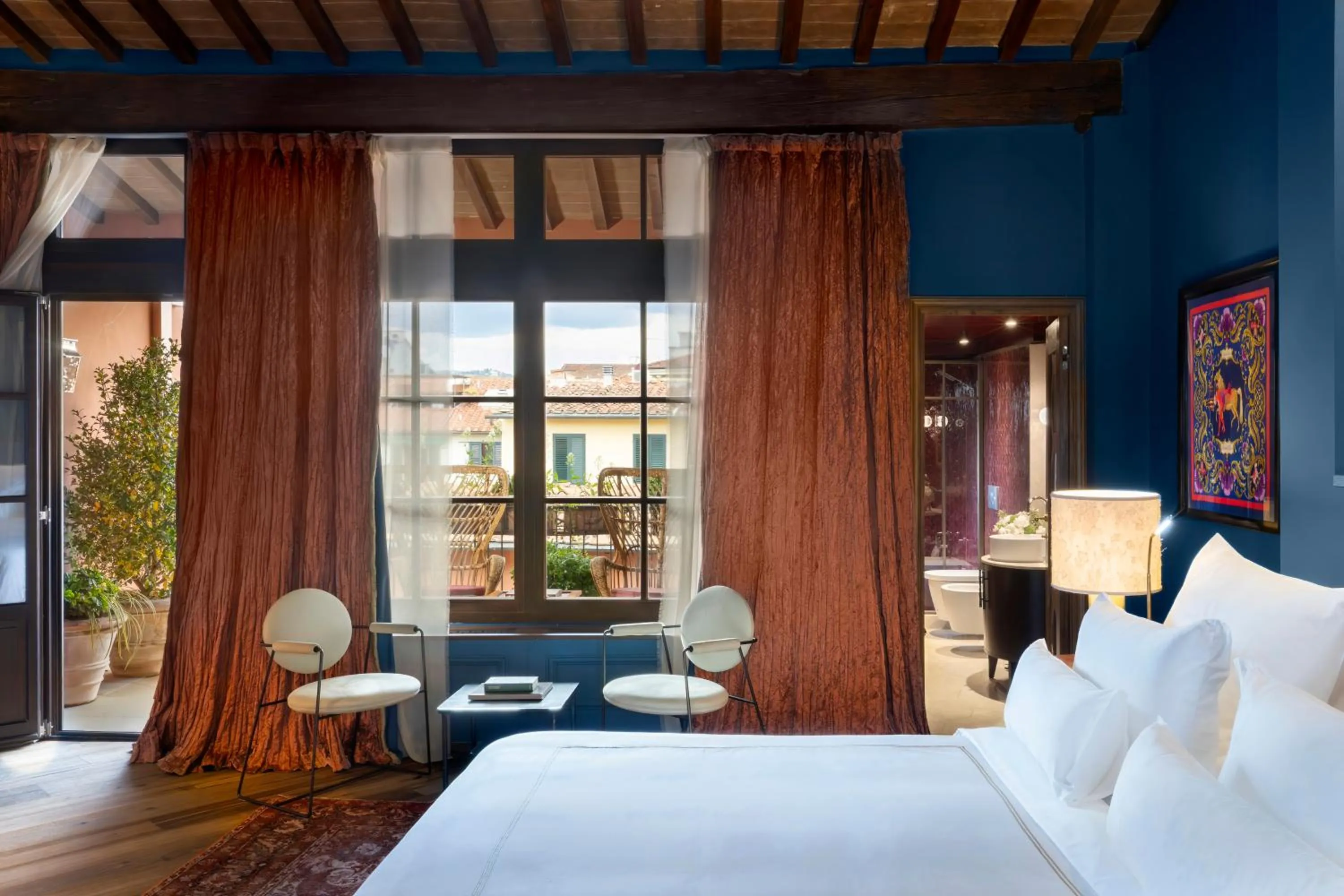 View (from property/room), Bed in The James Suite Hotel Firenze 1564 - Small Luxury Hotels of the World