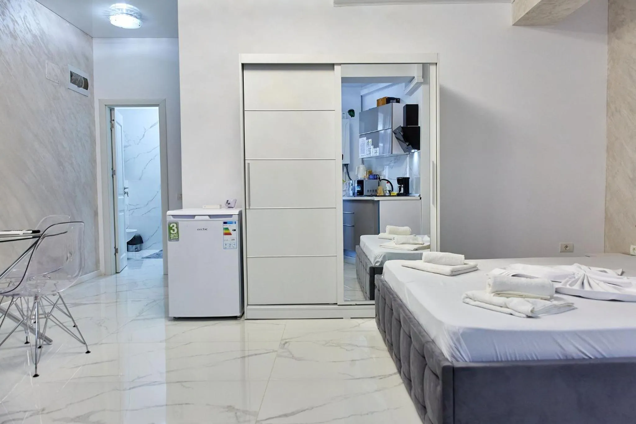 Dining area in Apartamente by R S