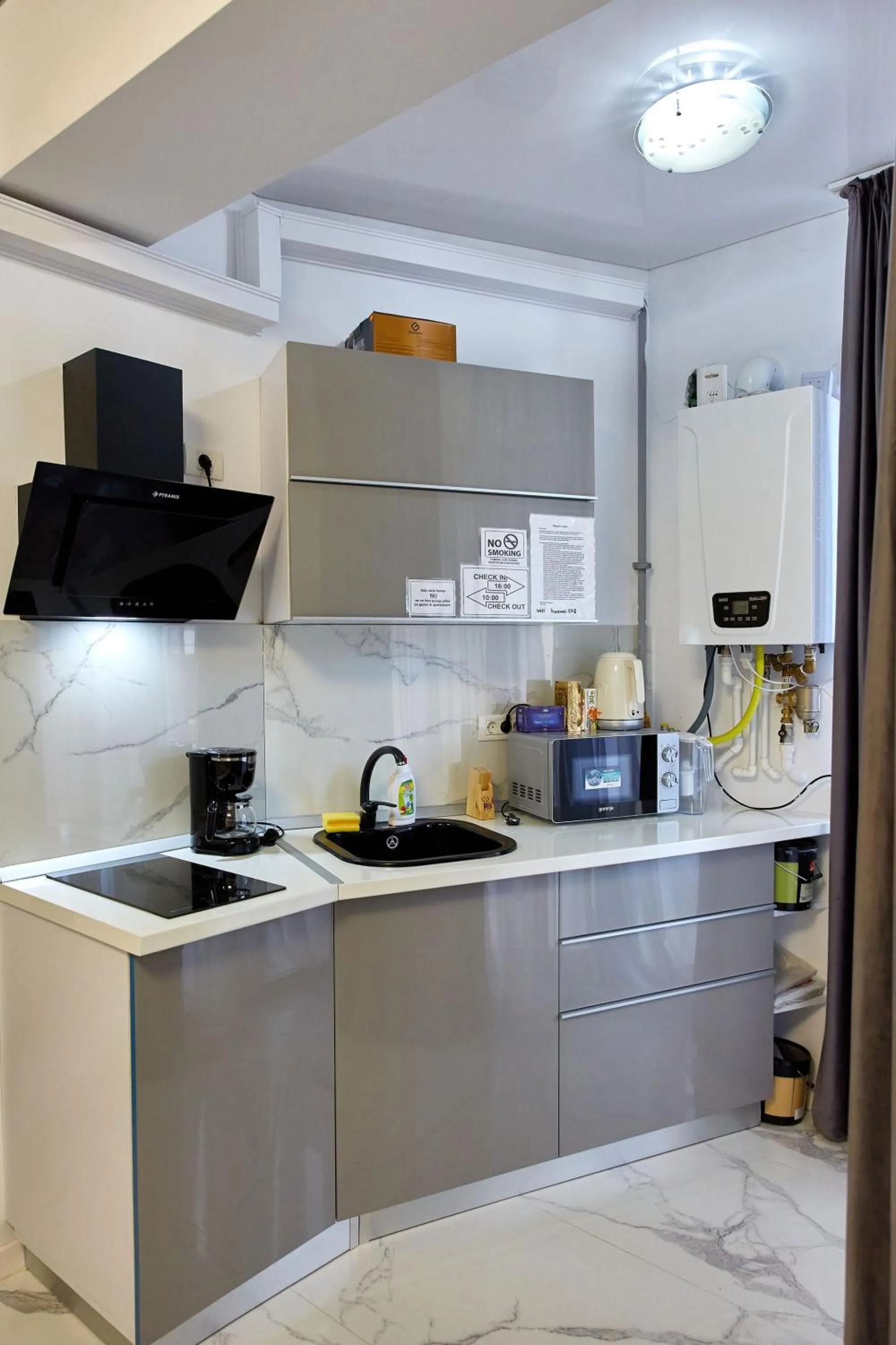Coffee/tea facilities in Apartamente by R S