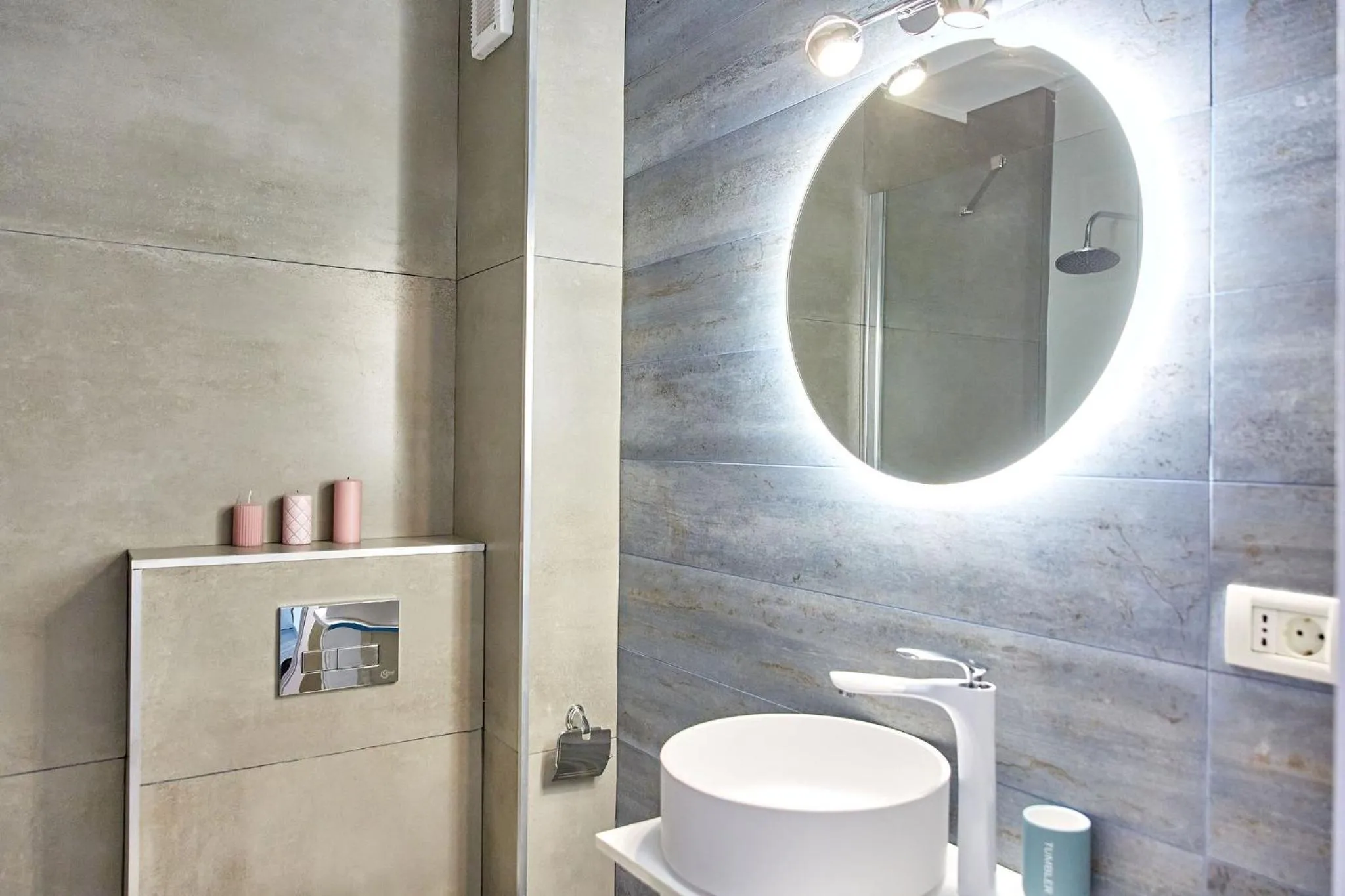 Toilet in Apartamente by R S