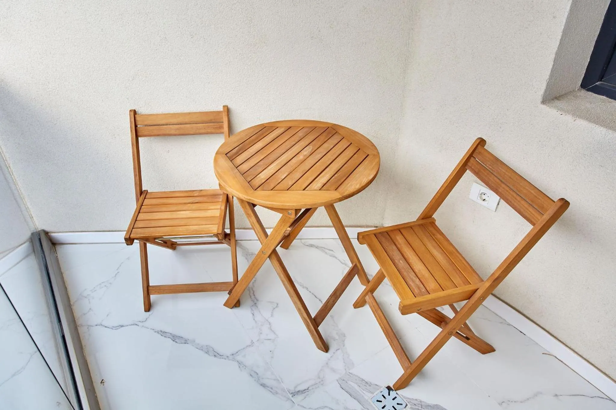 Seating area in Apartamente by R S