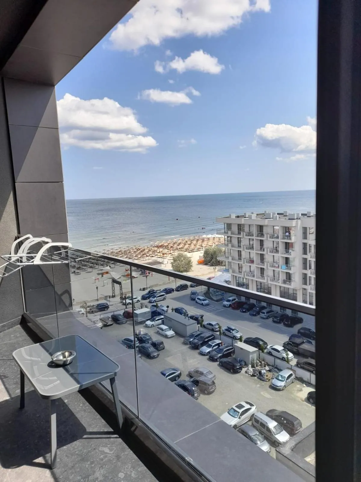 Day in Apartamente by R S