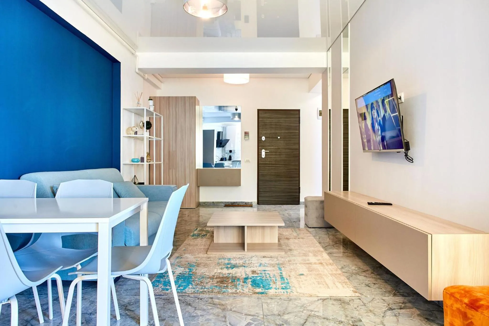 TV and multimedia in Apartamente by R S
