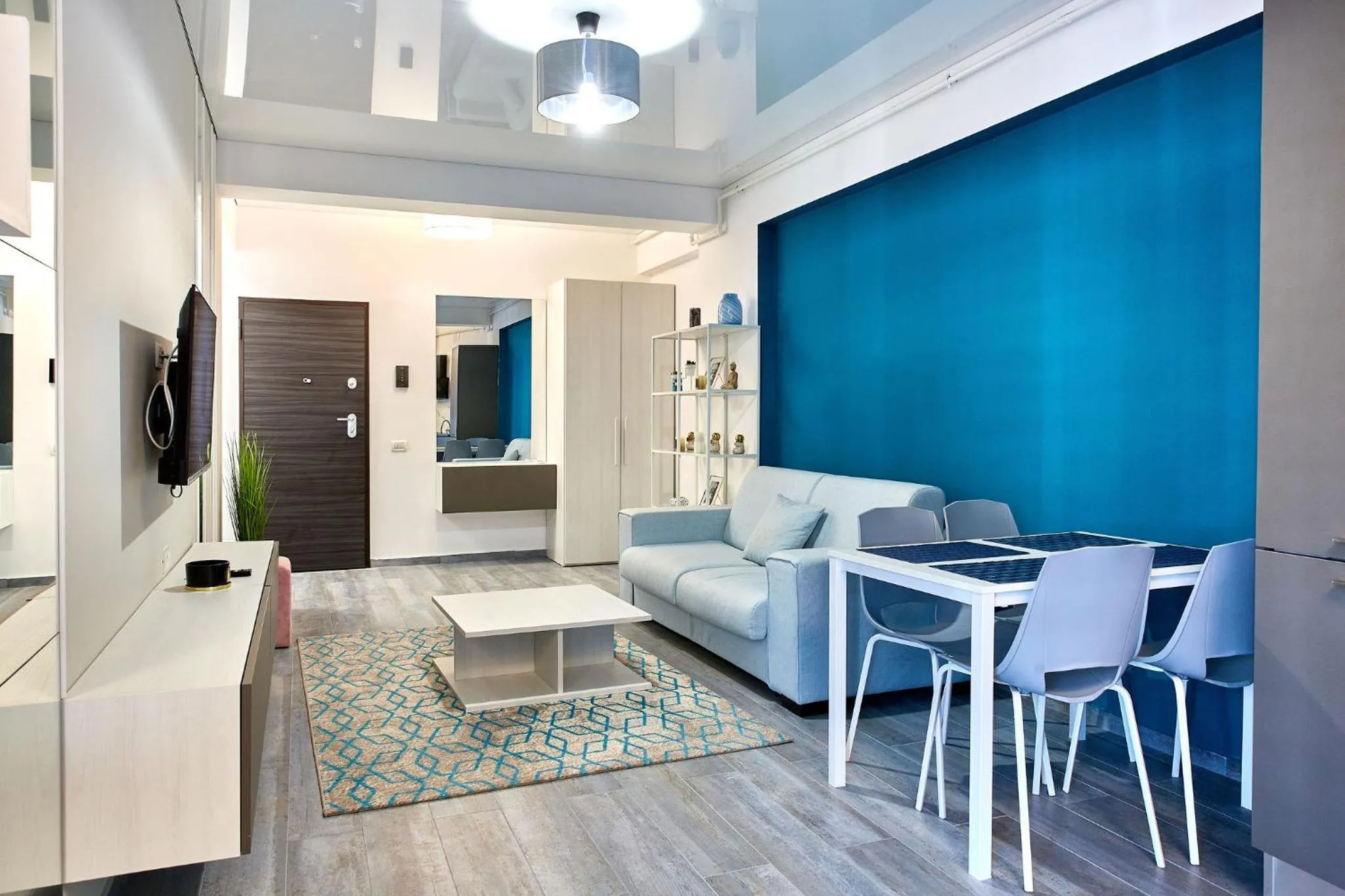 TV and multimedia in Apartamente by R S