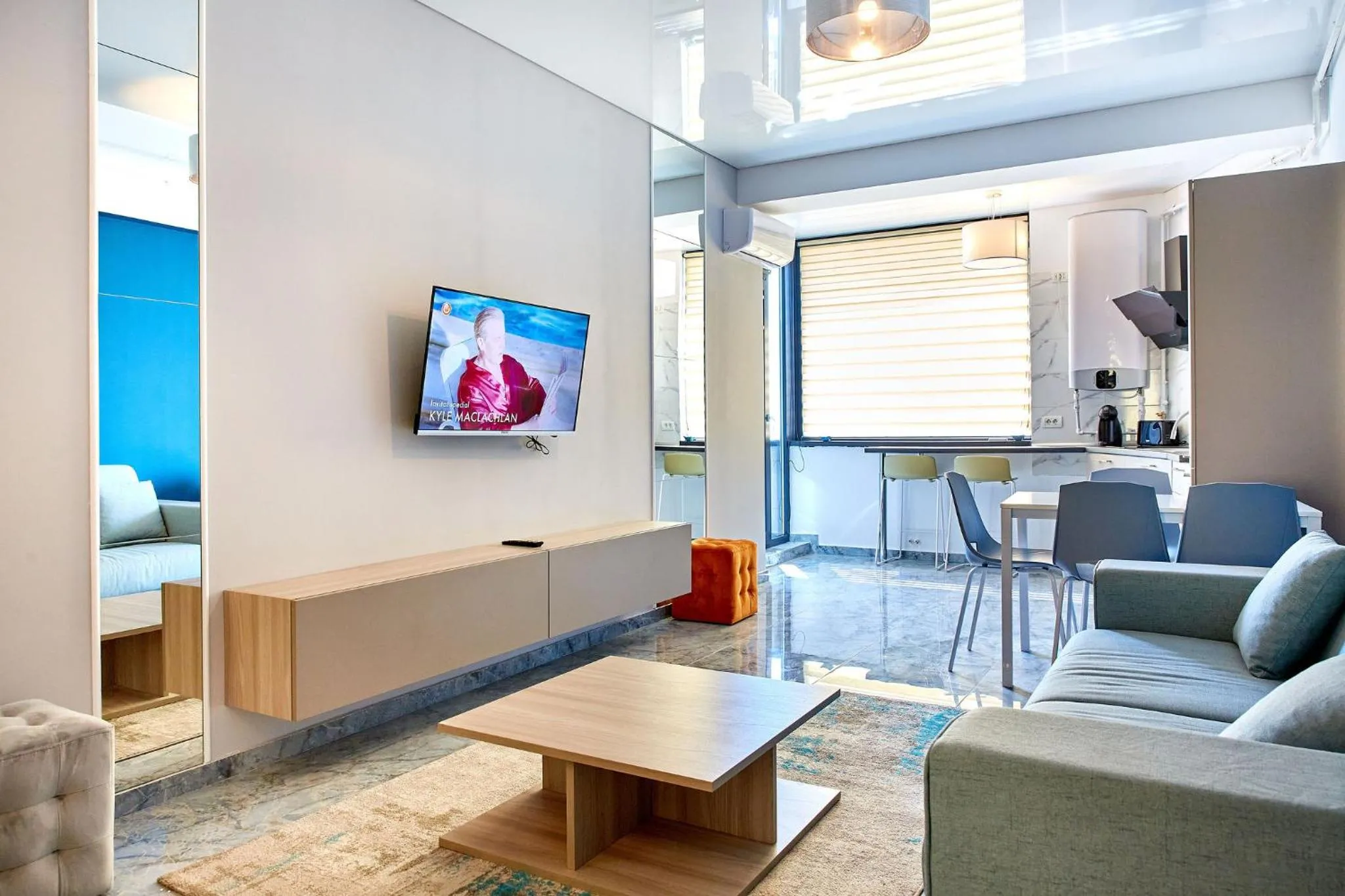 TV and multimedia in Apartamente by R S