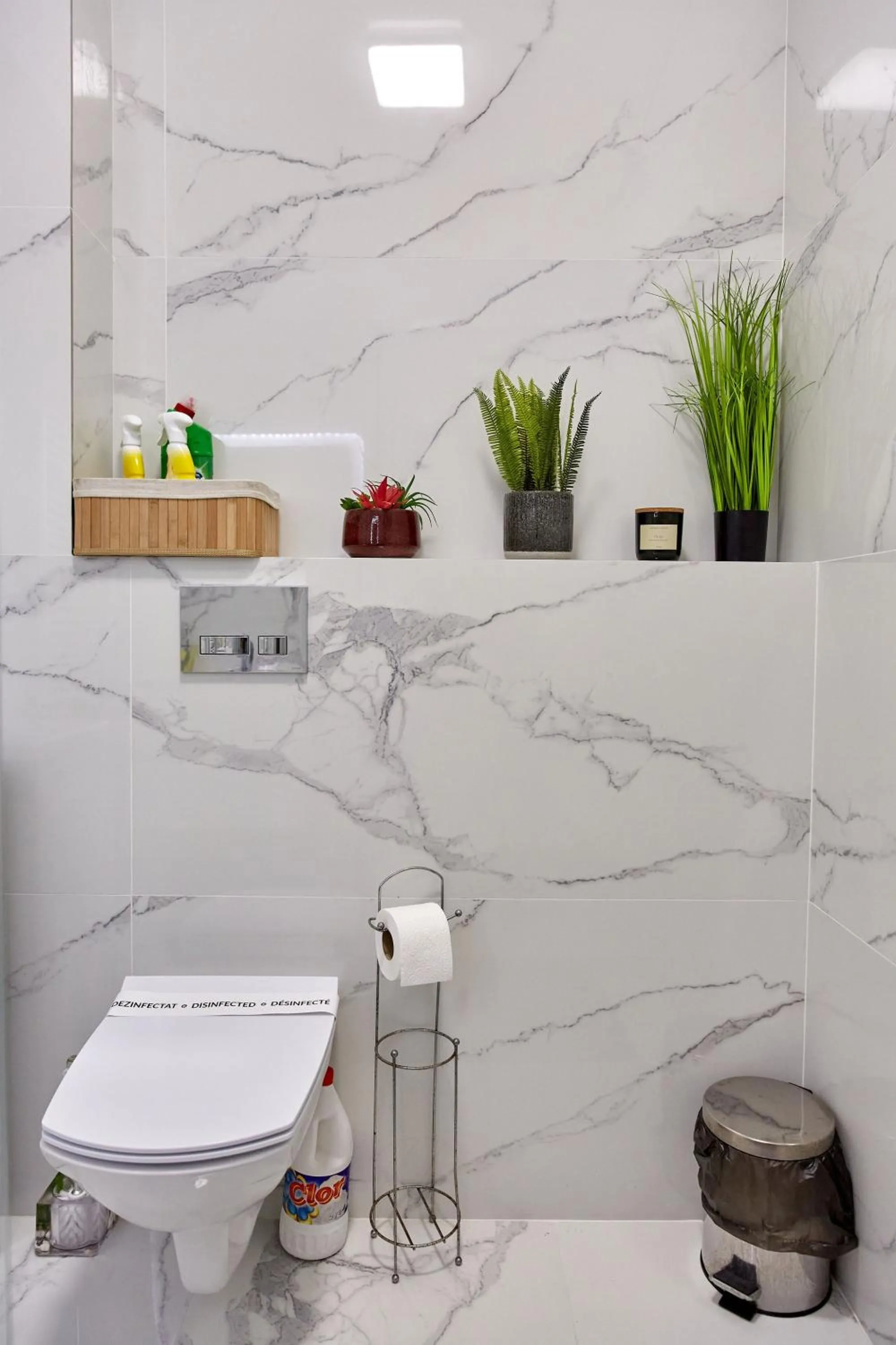 Toilet in Apartamente by R S