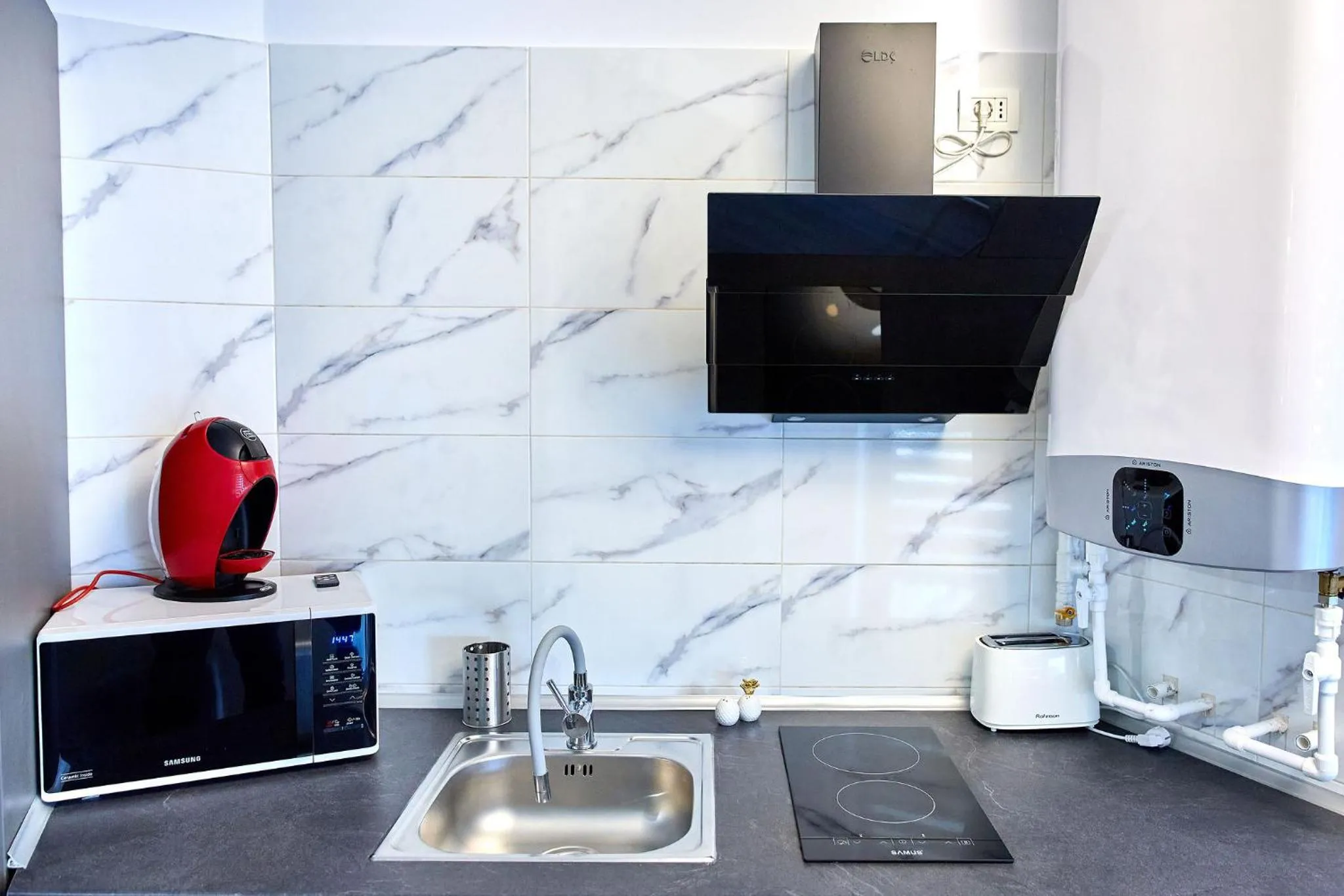 TV and multimedia in Apartamente by R S