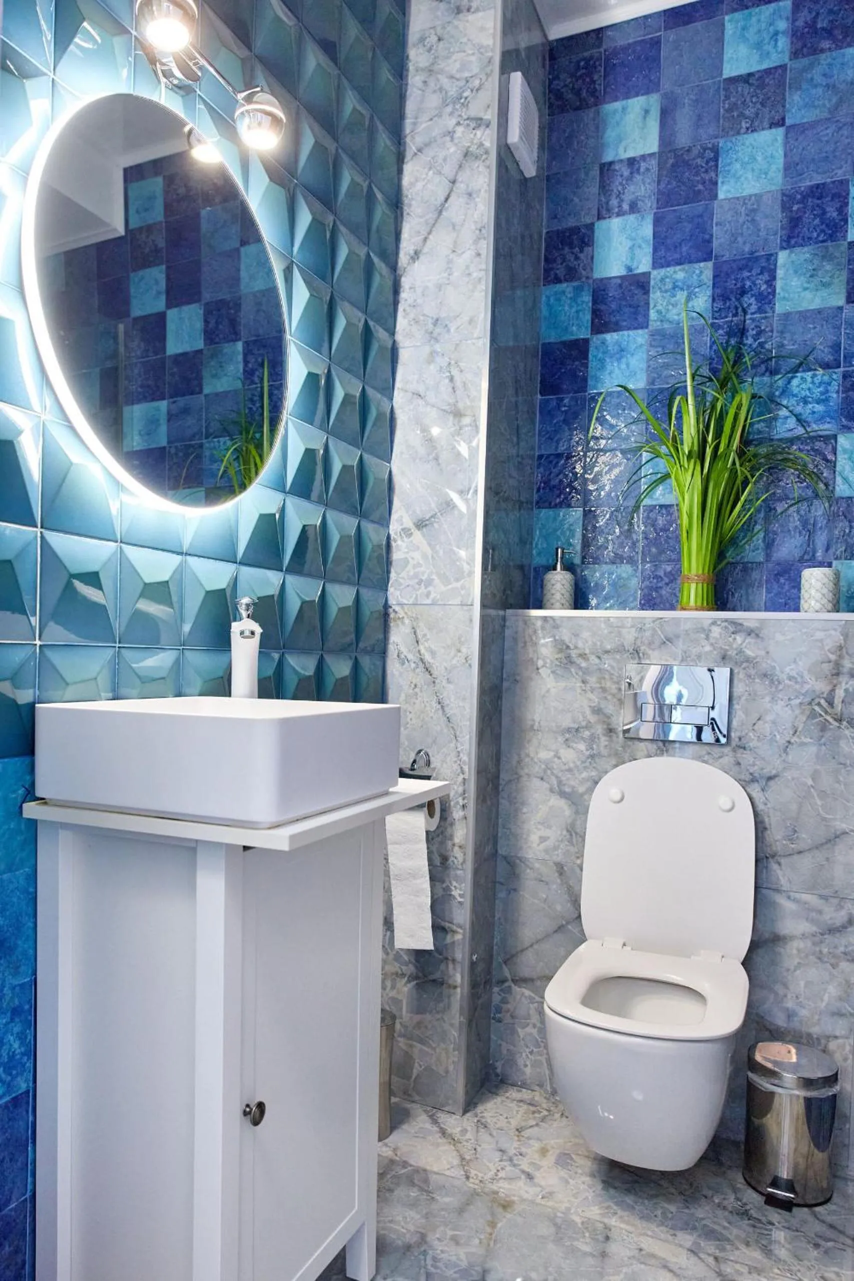 Toilet in Apartamente by R S