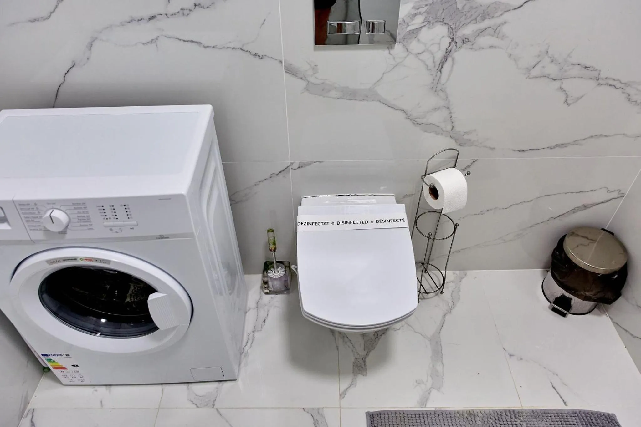 Toilet in Apartamente by R S