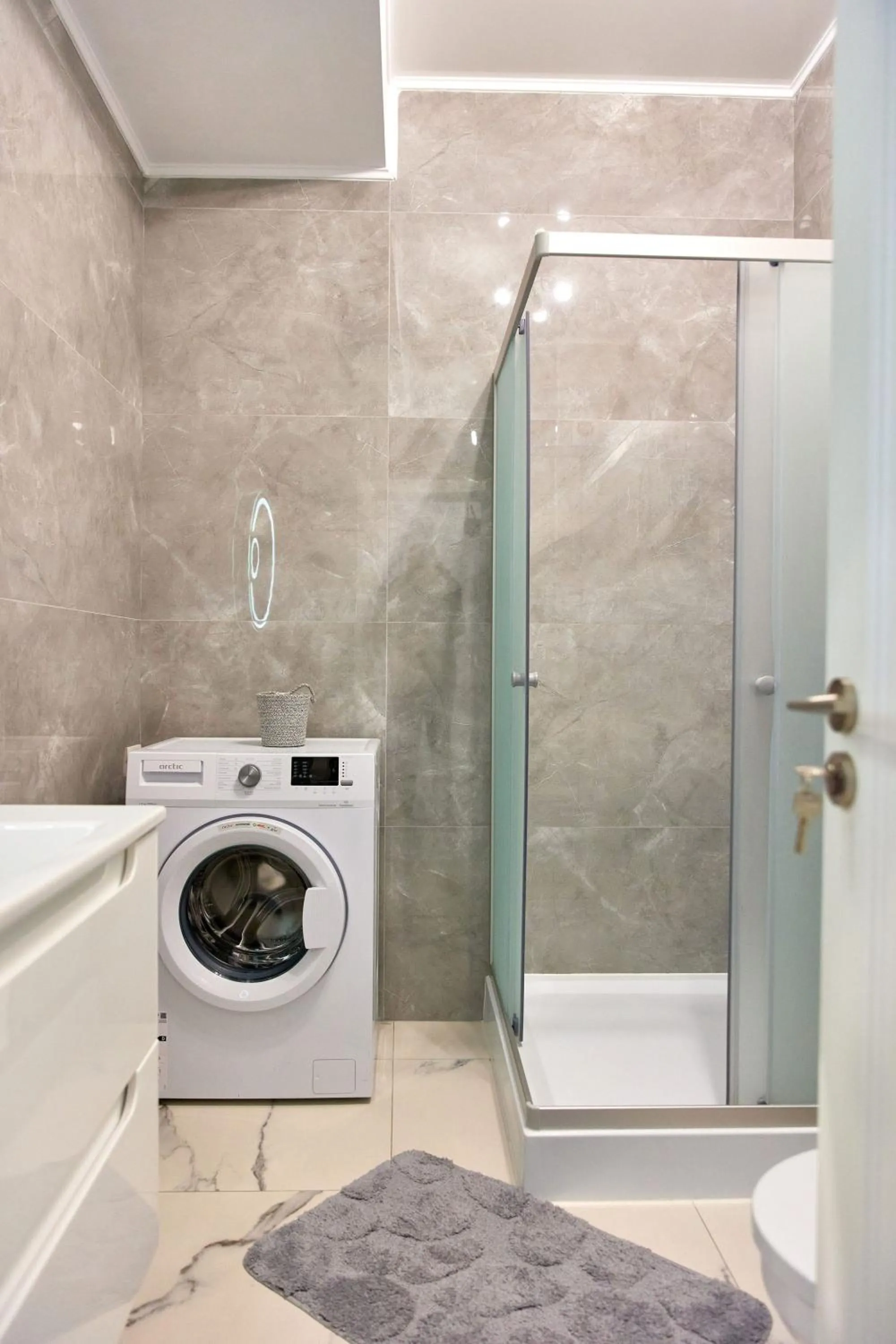 Shower in Apartamente by R S