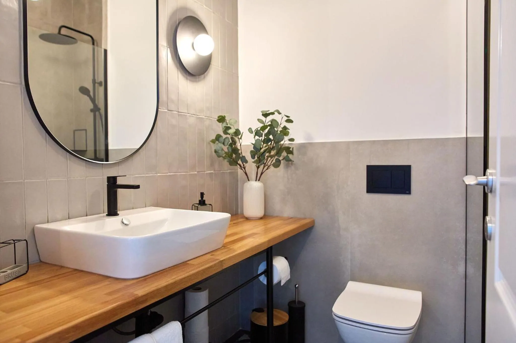 Toilet in Apartamente by R S