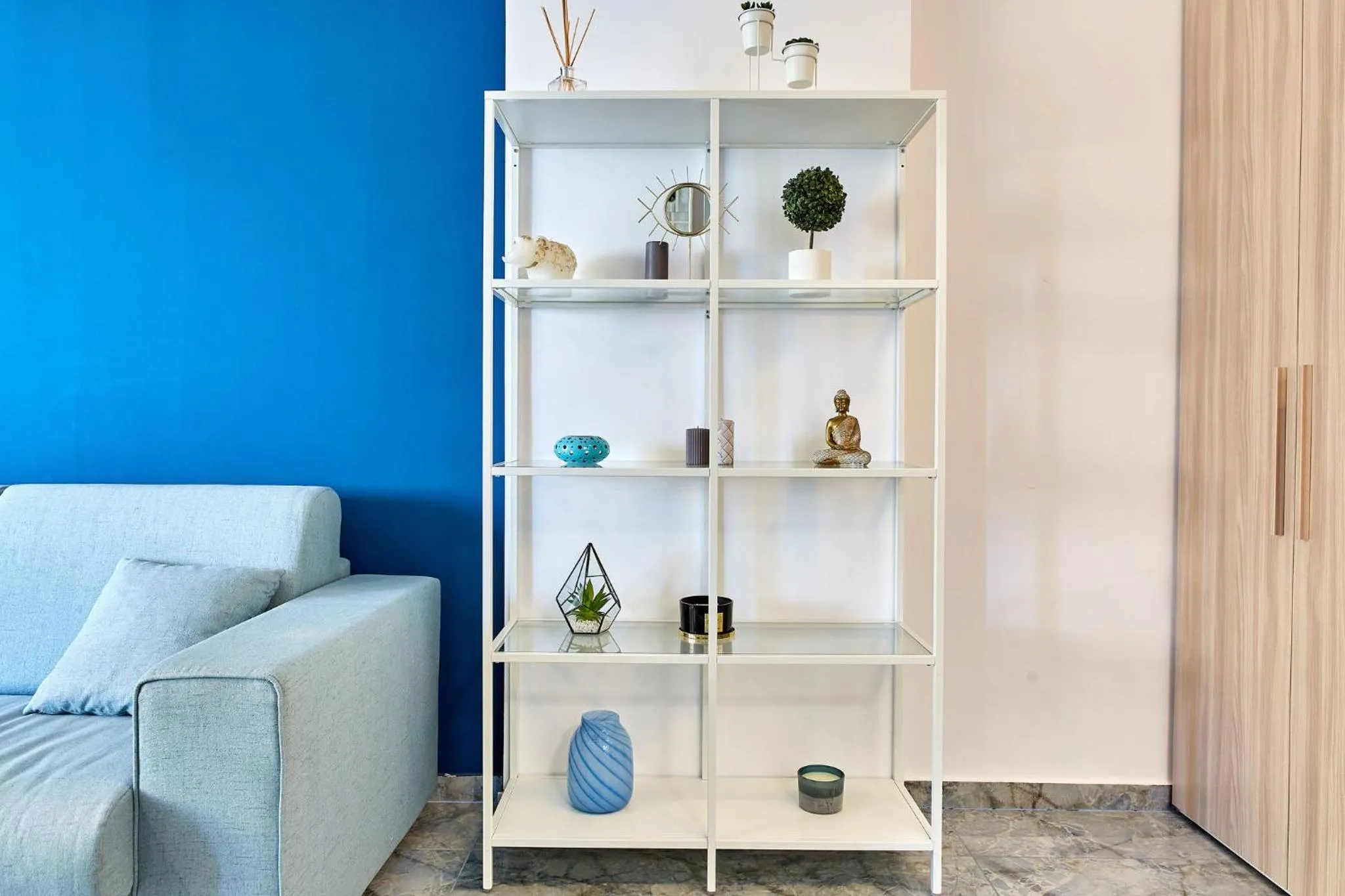 Living room in Apartamente by R S