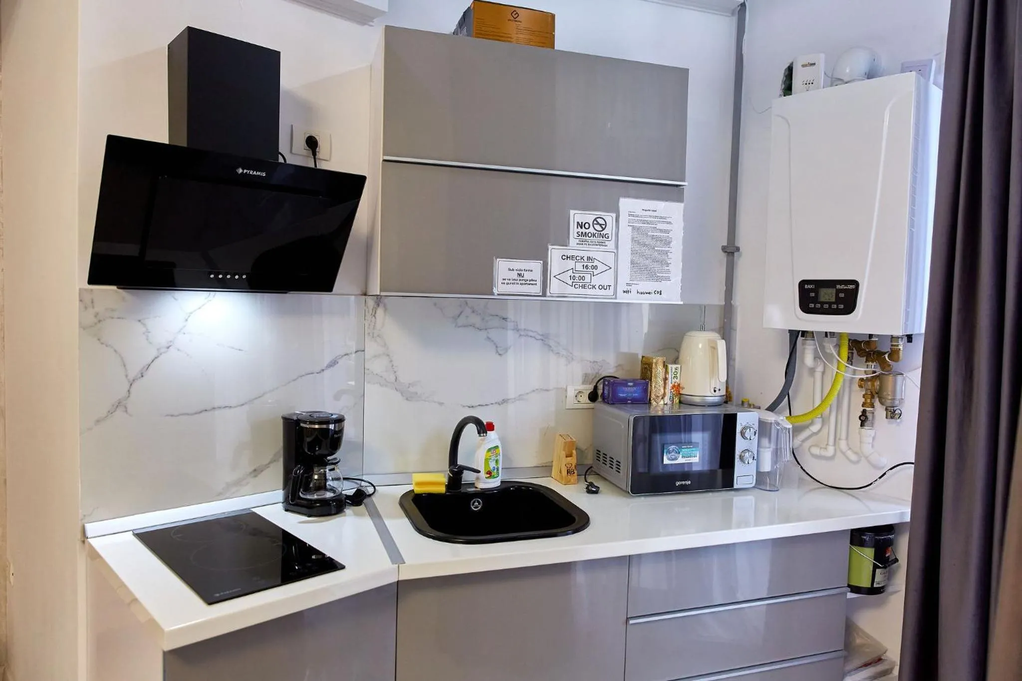 Coffee/tea facilities in Apartamente by R S