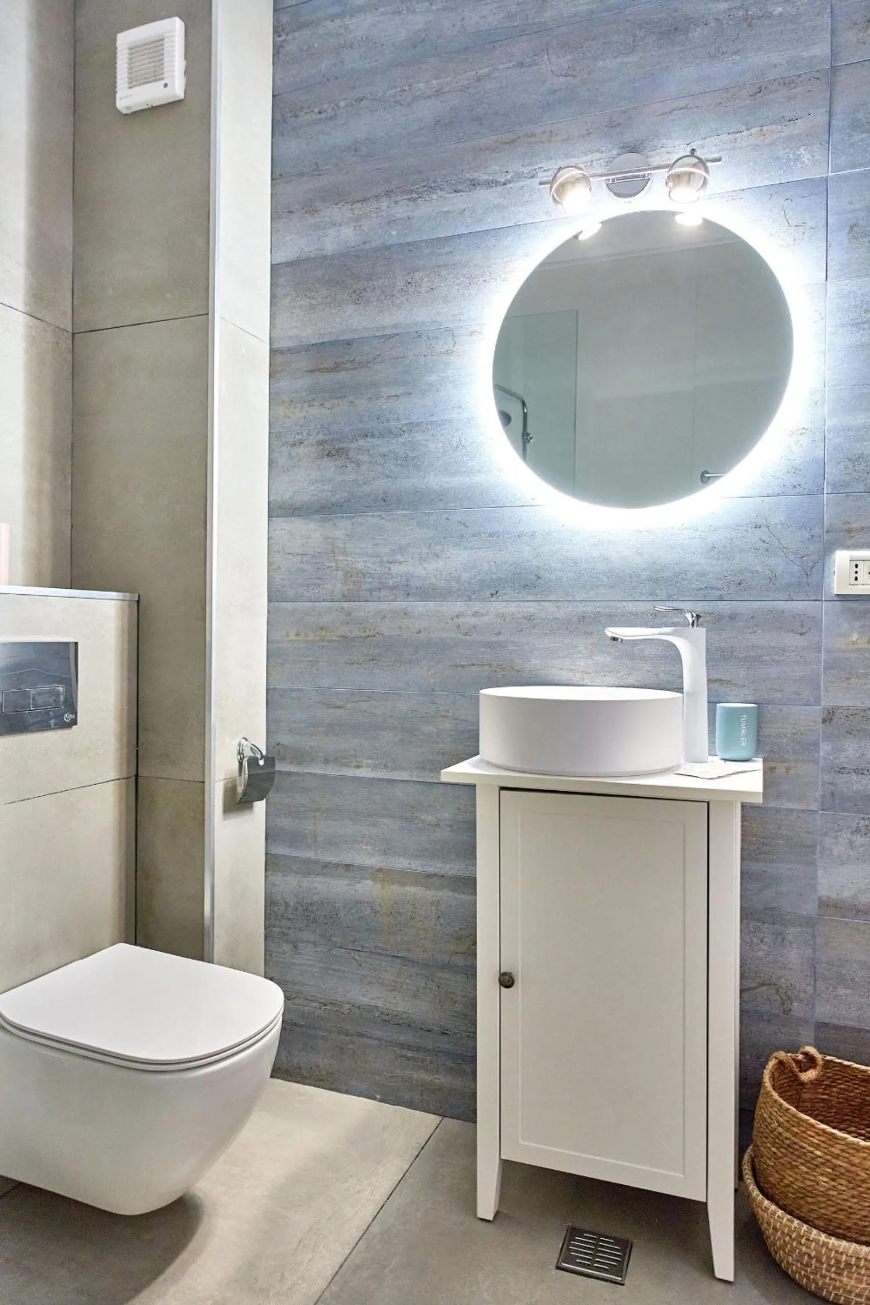 Toilet in Apartamente by R S