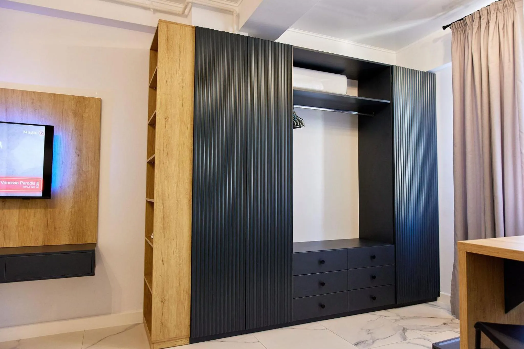 TV and multimedia in Apartamente by R S