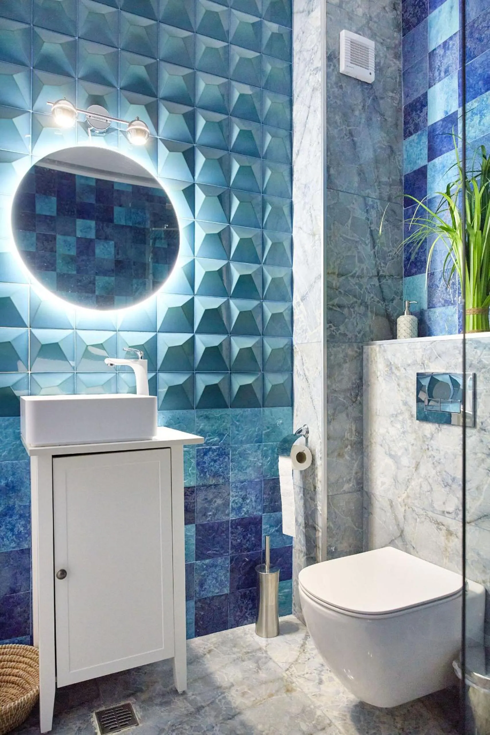 Shower in Apartamente by R S
