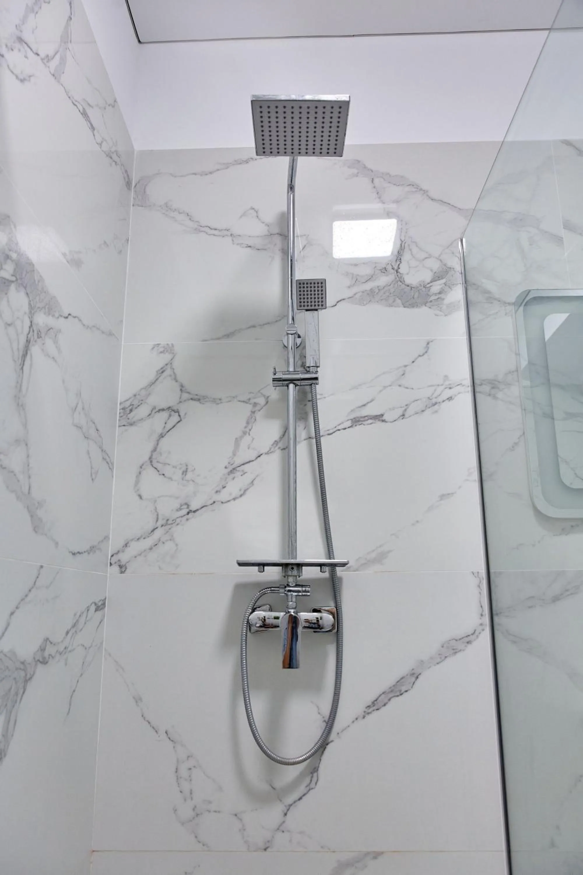 Shower in Apartamente by R S