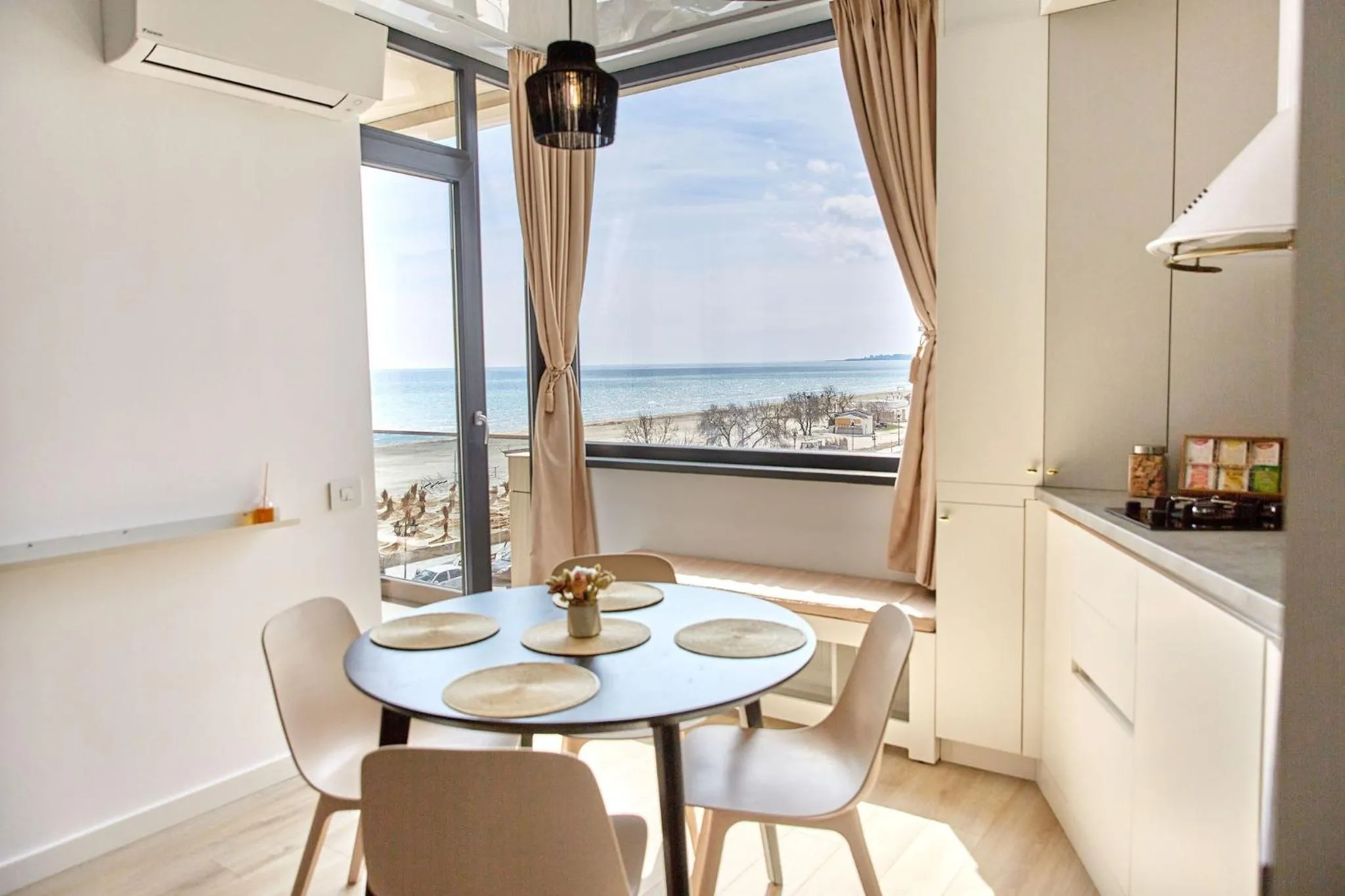 Natural landscape in Apartamente by R S