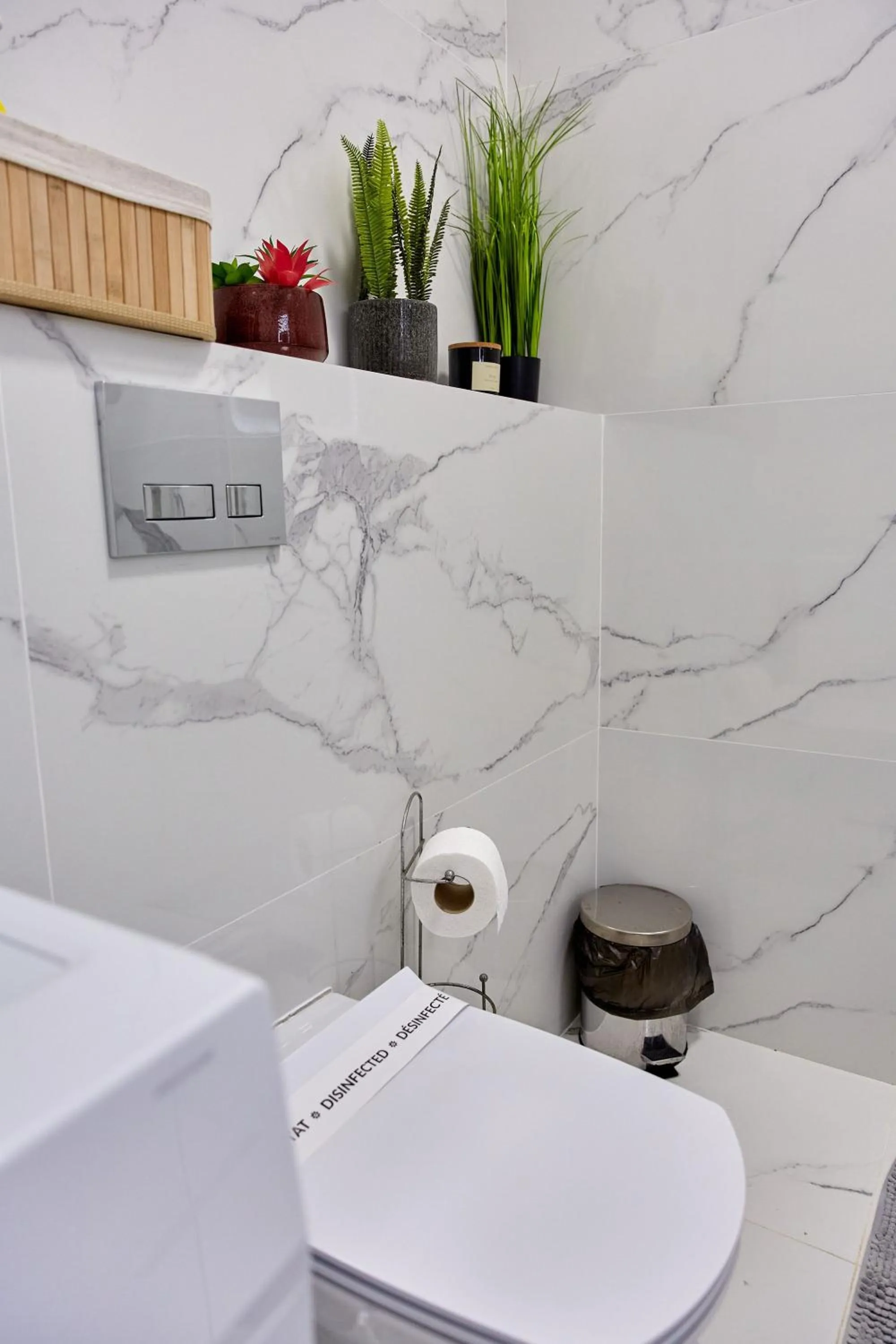 Toilet in Apartamente by R S