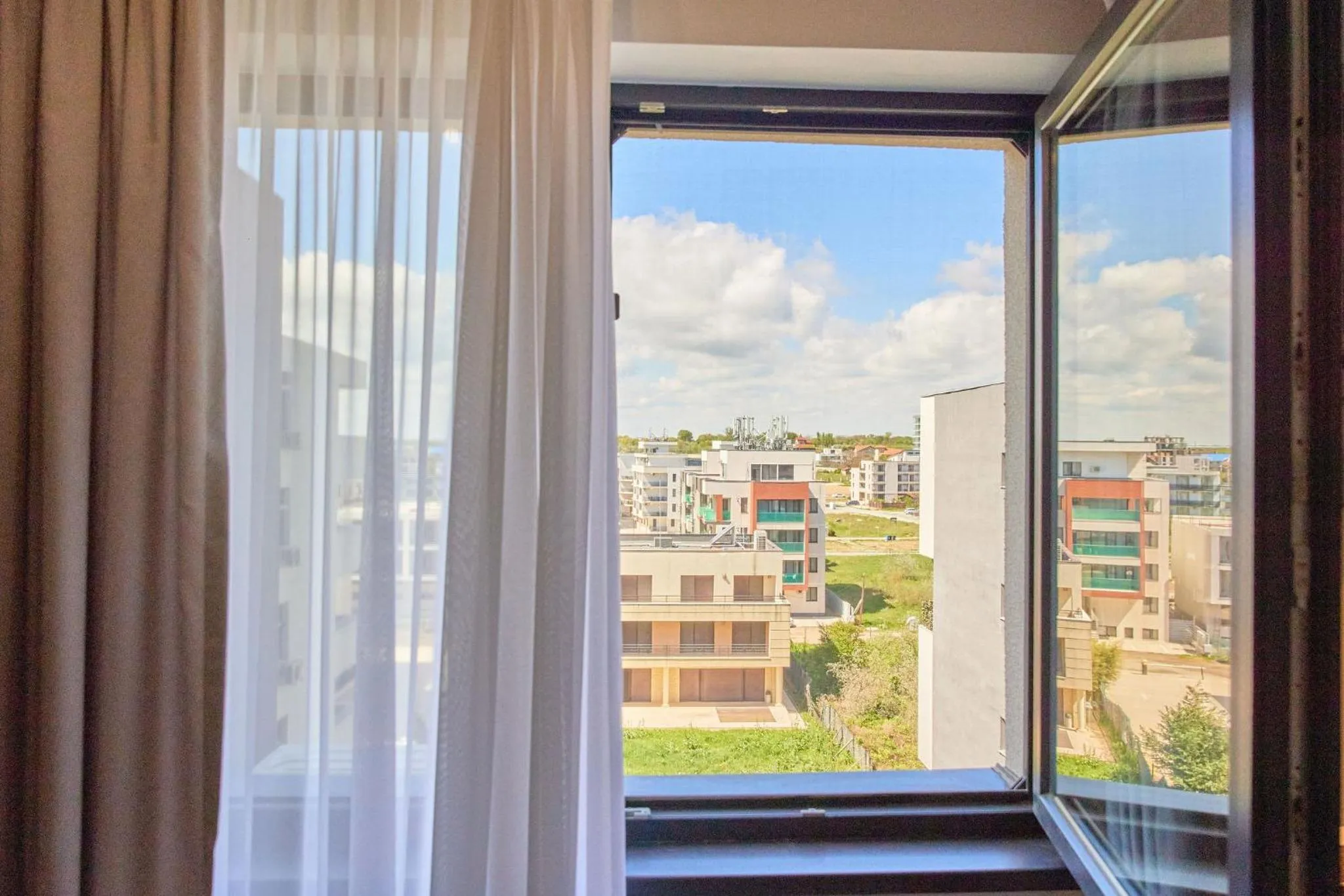 Day in Apartamente by R S