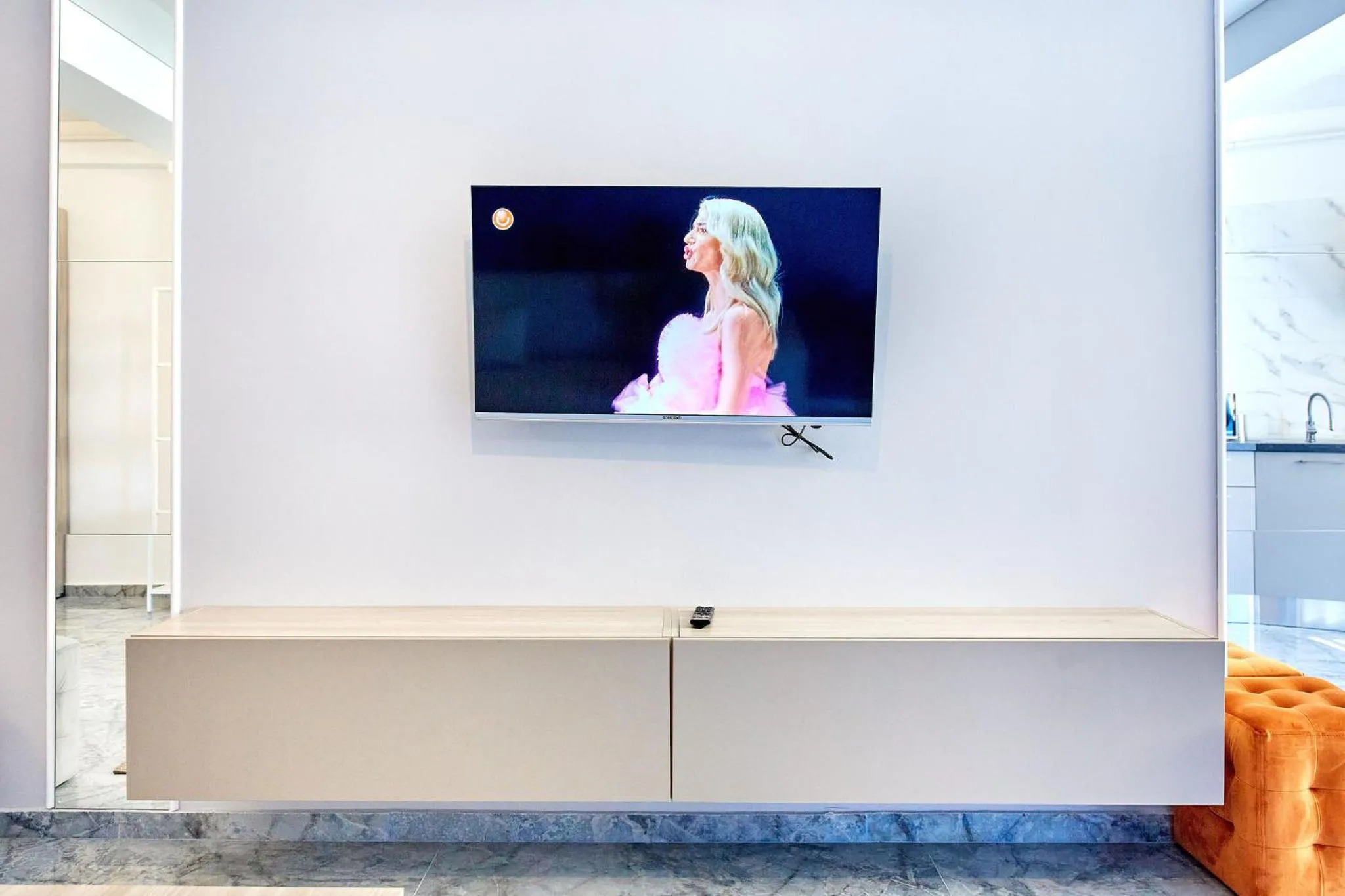 TV and multimedia in Apartamente by R S