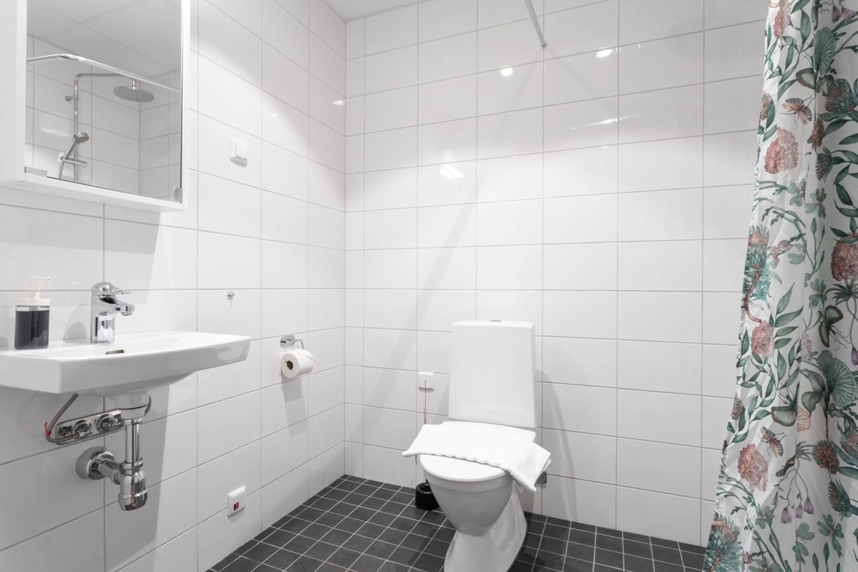 Toilet in ApartDirect Arlandastad