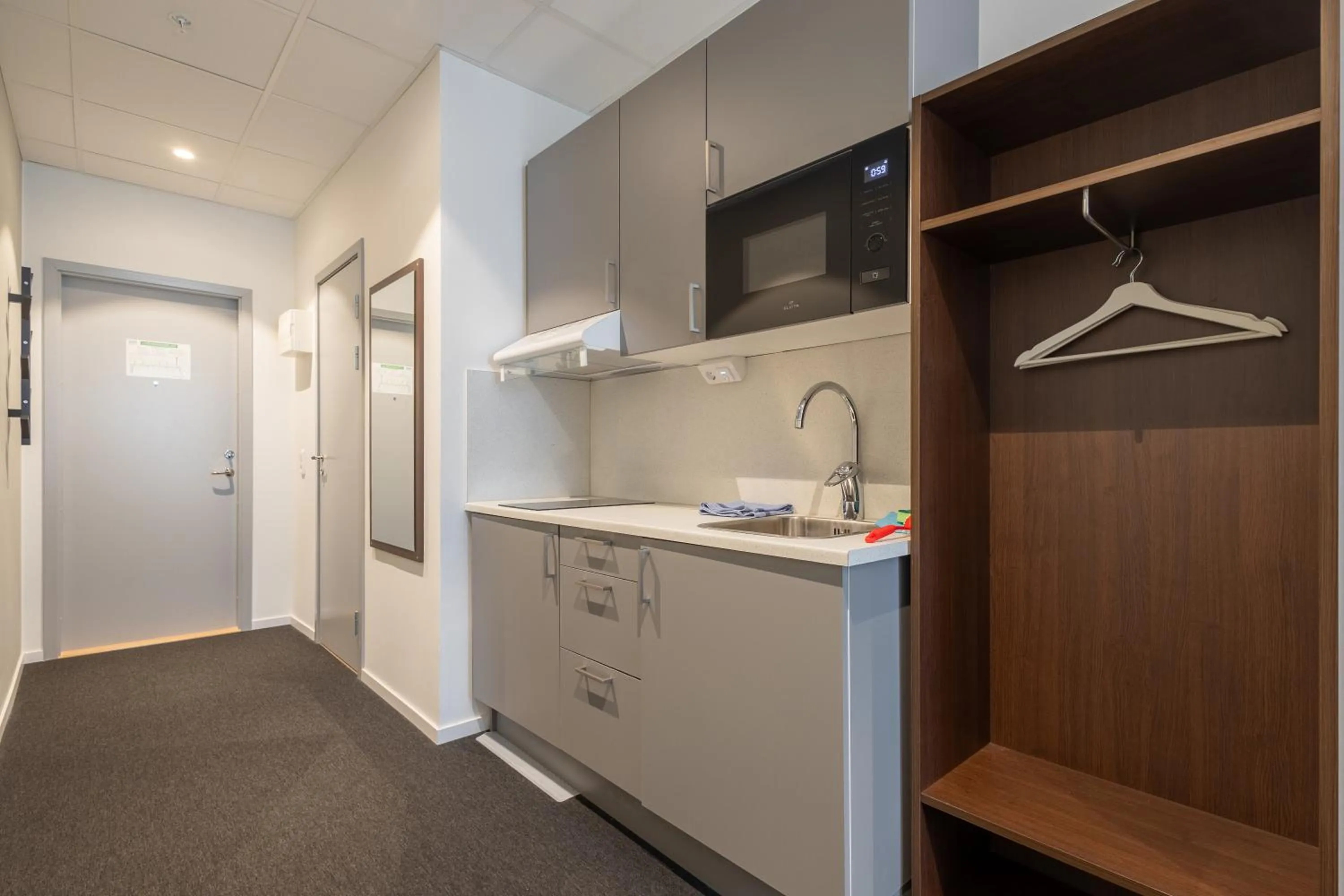 Twin Room with Shower in ApartDirect Arlandastad