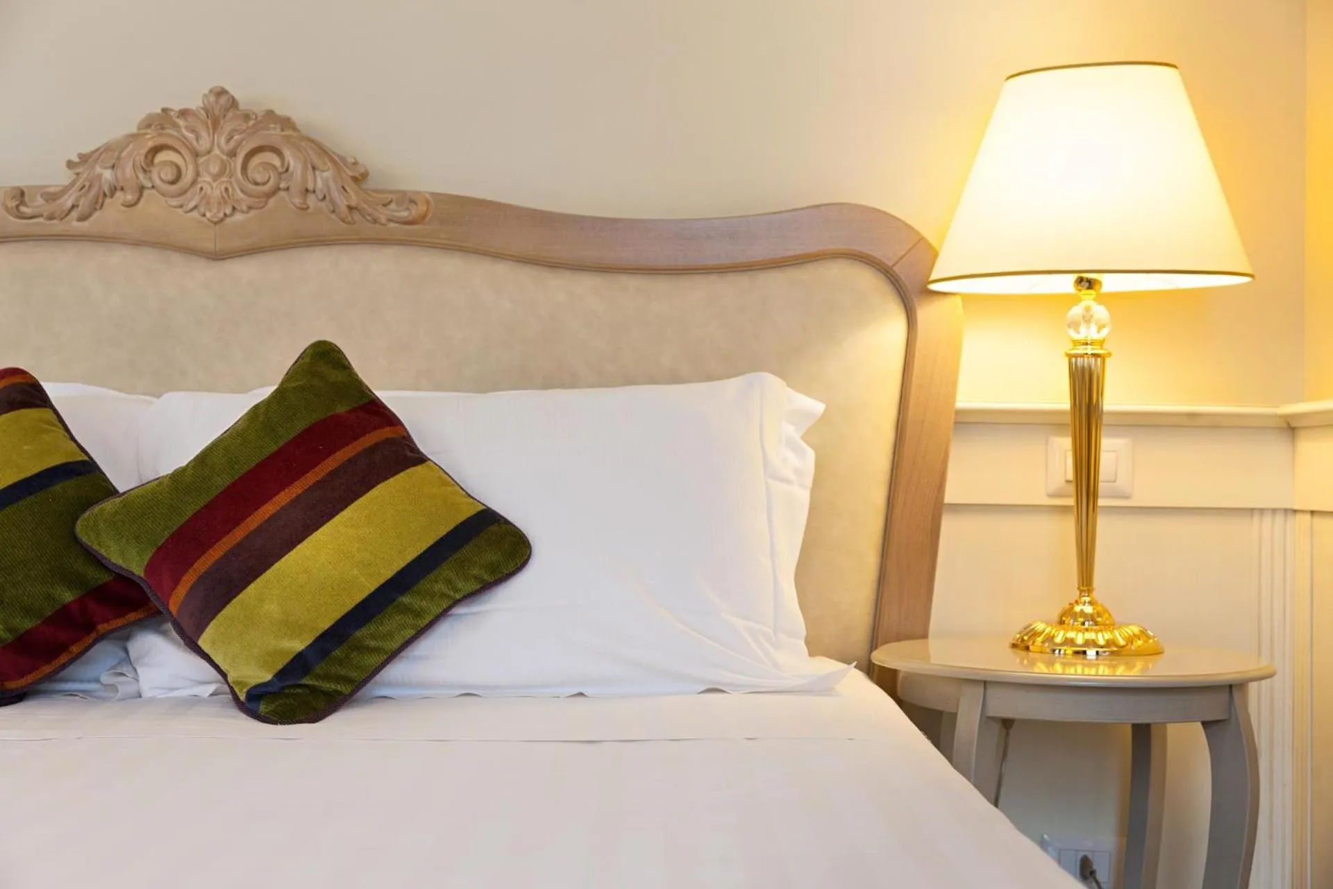 Decorative detail, Bed in Hotel Leon d'Oro