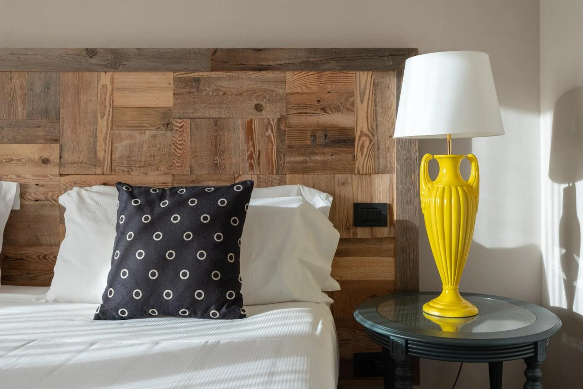 Bed in Hotel Leon d'Oro