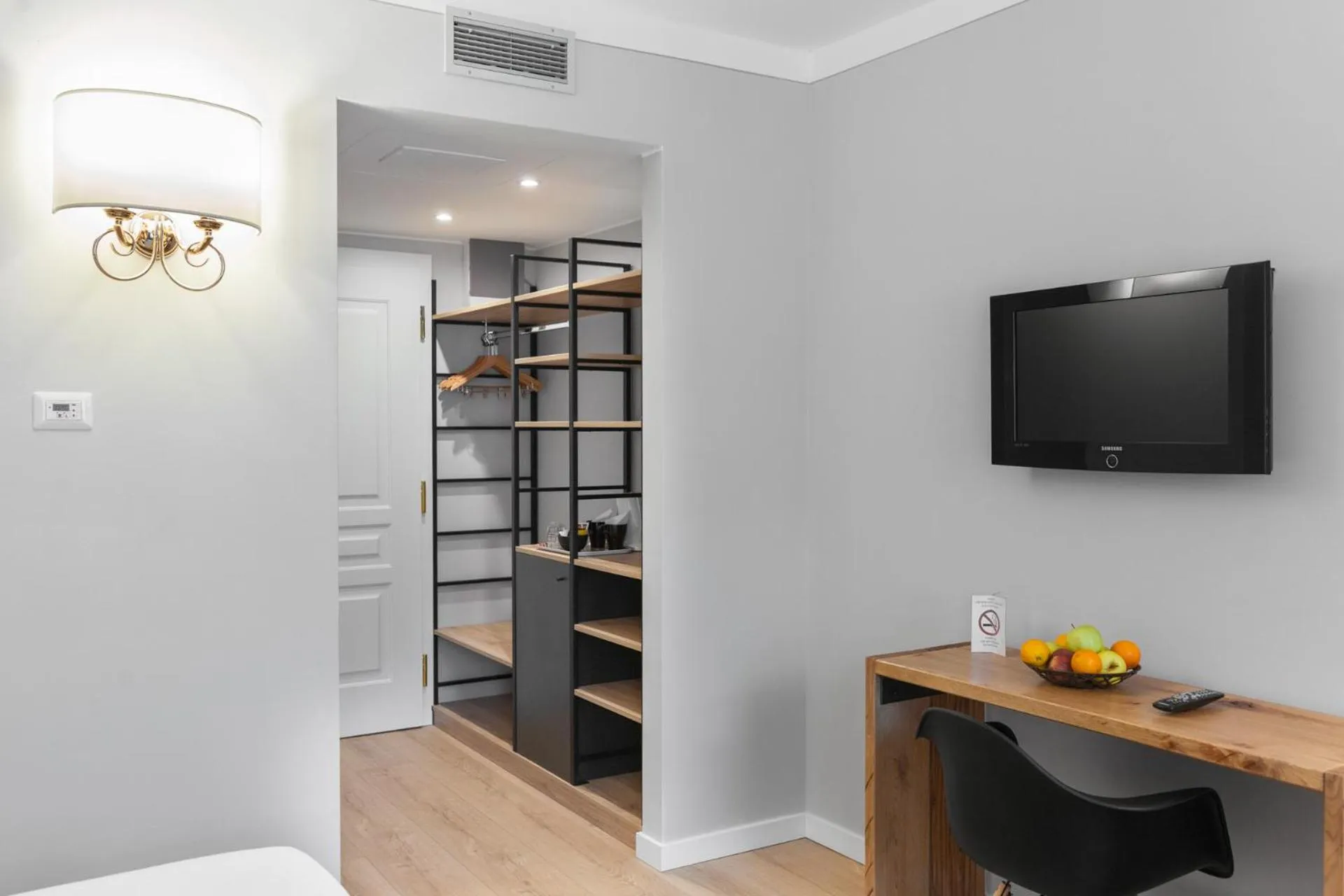 Photo of the whole room in Hotel Leon d'Oro