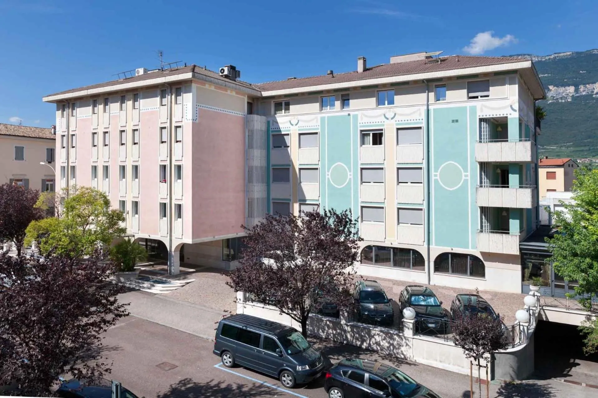 Property building in Hotel Leon d'Oro