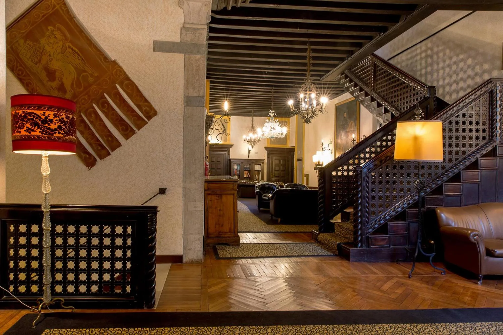 Communal lounge/ TV room in Hotel Saturnia & International