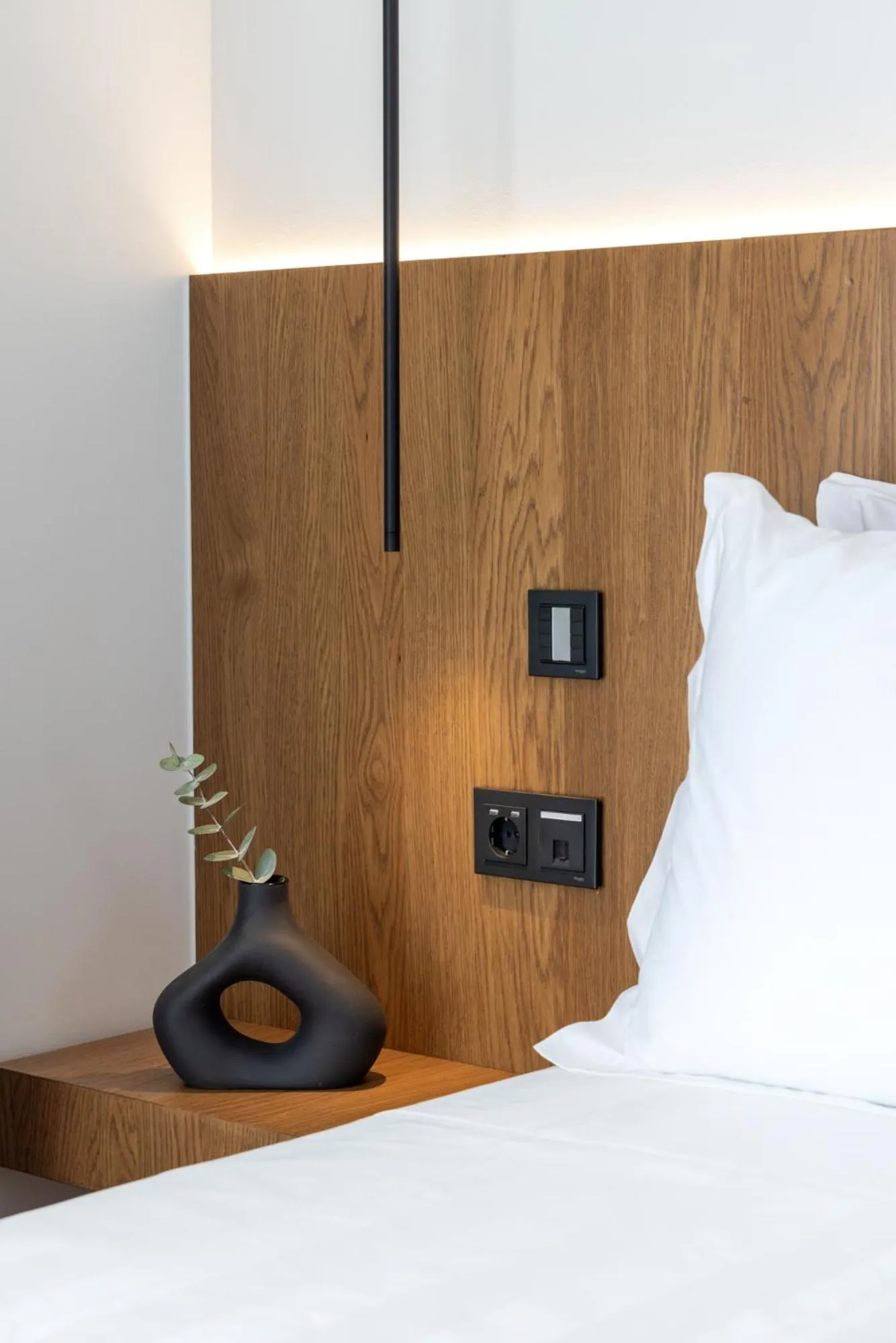 Decorative detail, Bed in Neoma