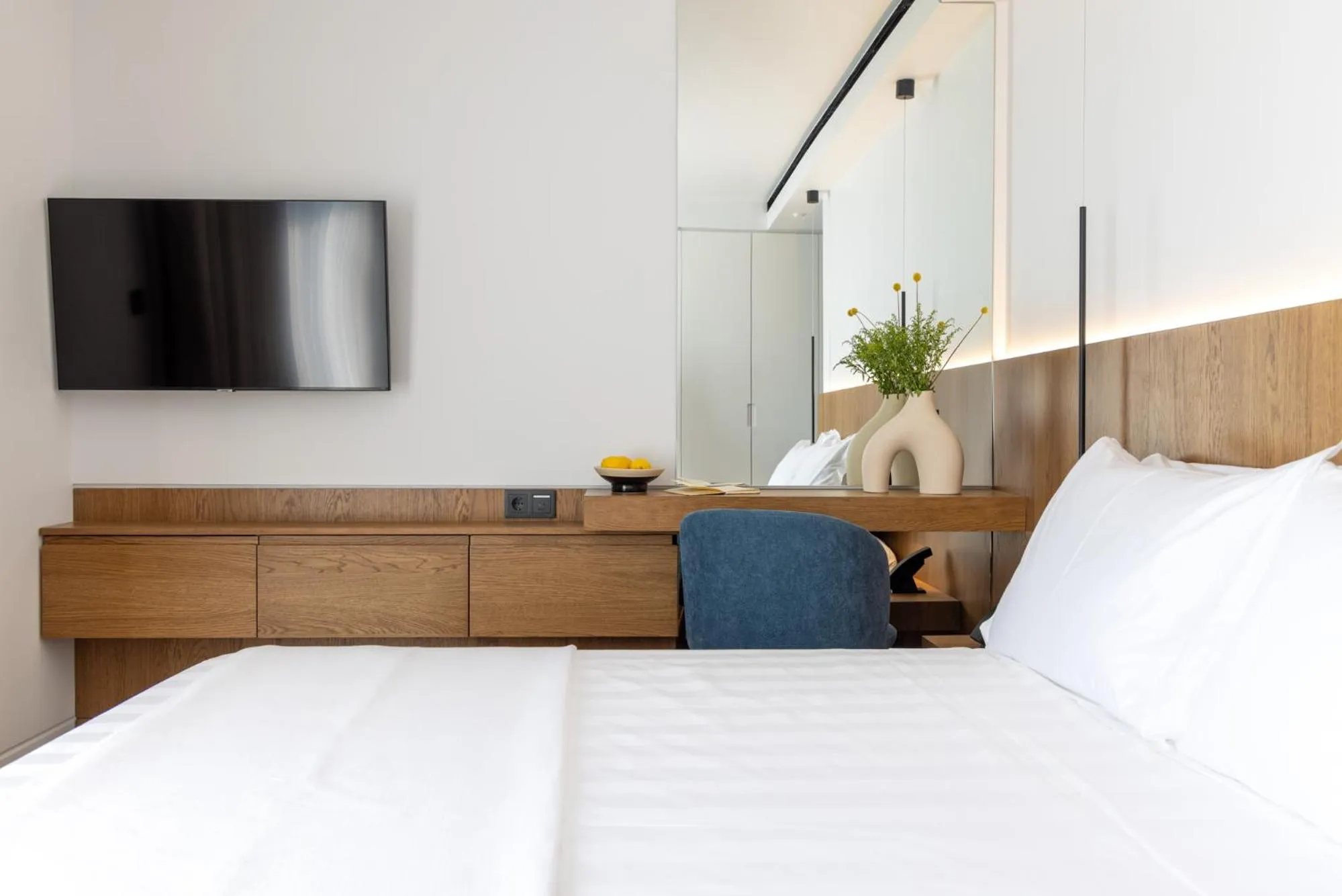 Photo of the whole room, Bed in Neoma