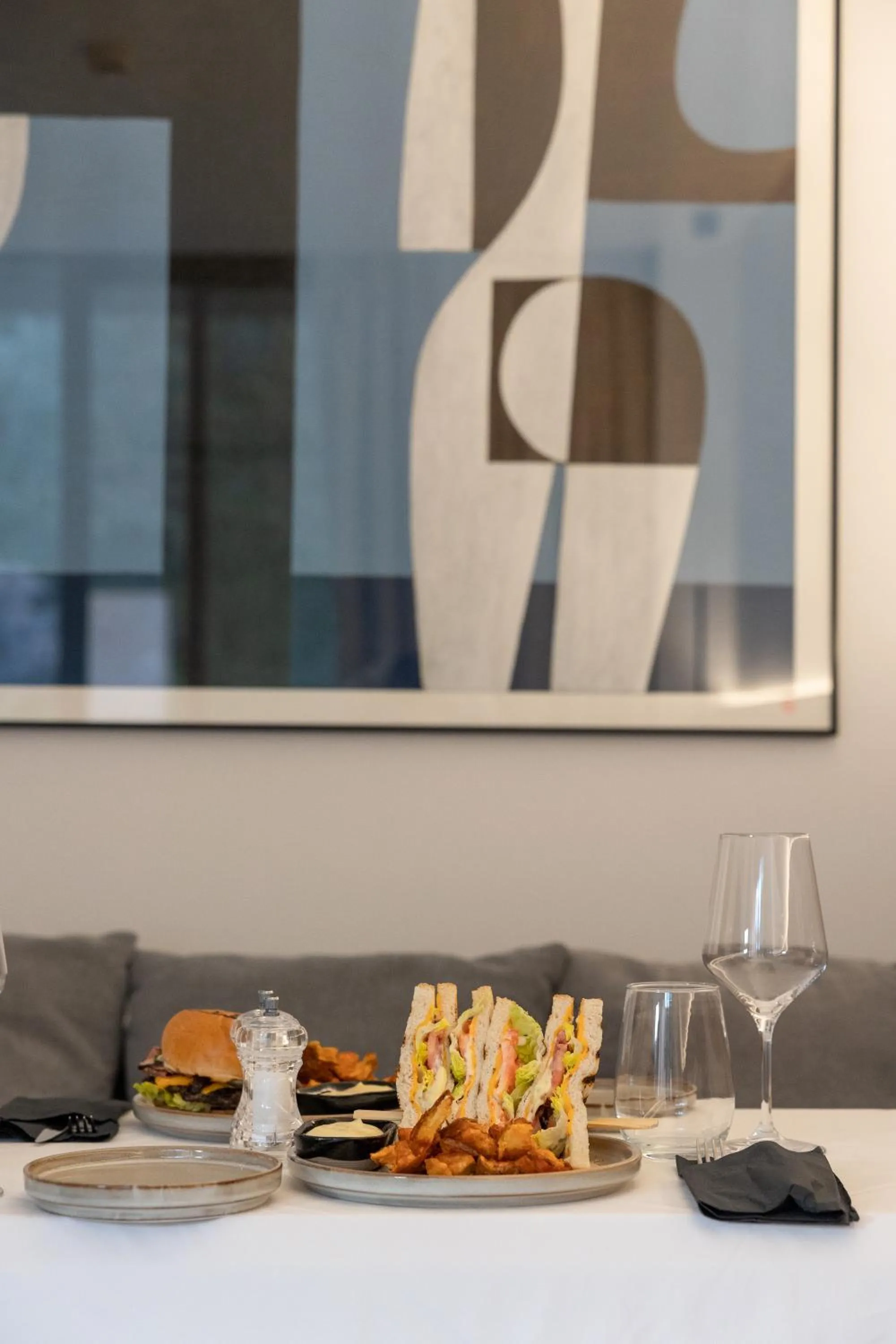 room service in Neoma