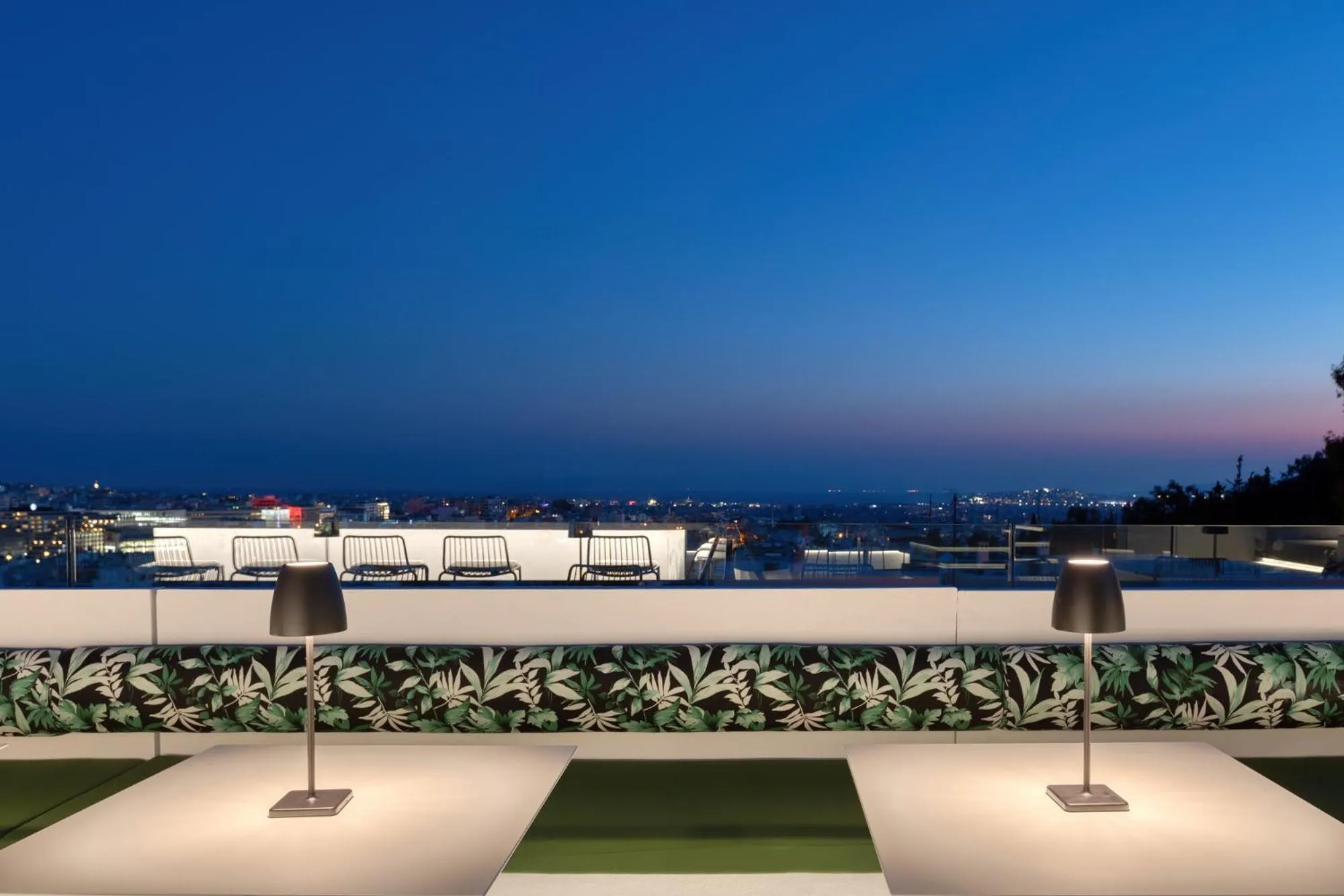 Restaurant/places to eat in Neoma