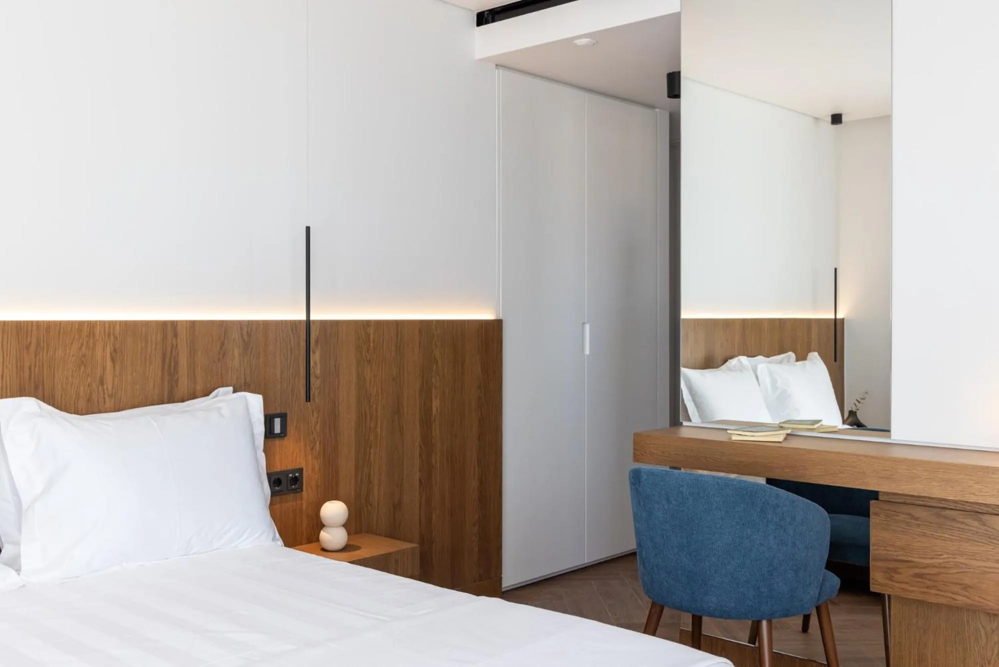 Photo of the whole room, Bed in Neoma