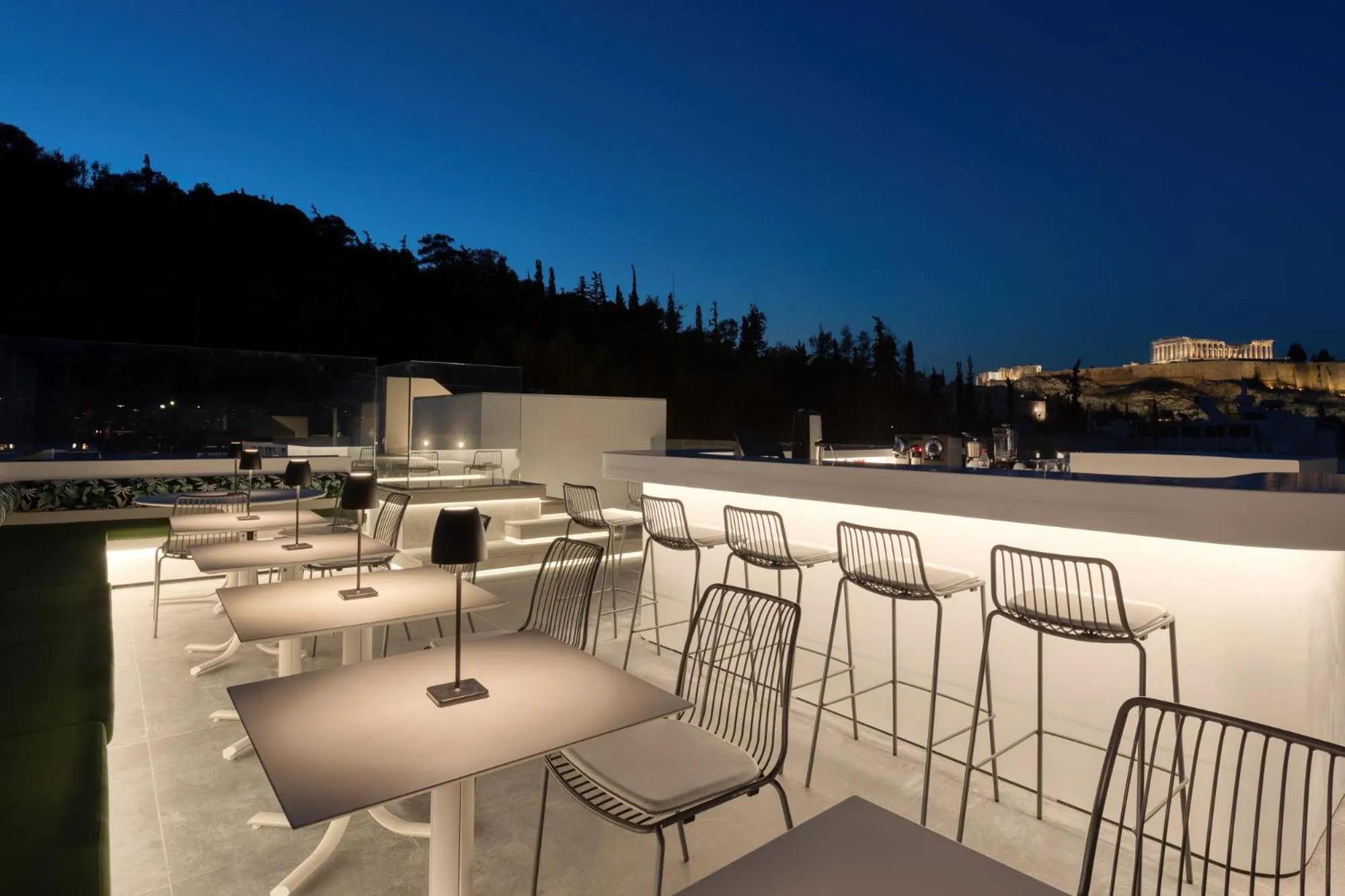 Restaurant/places to eat in Neoma