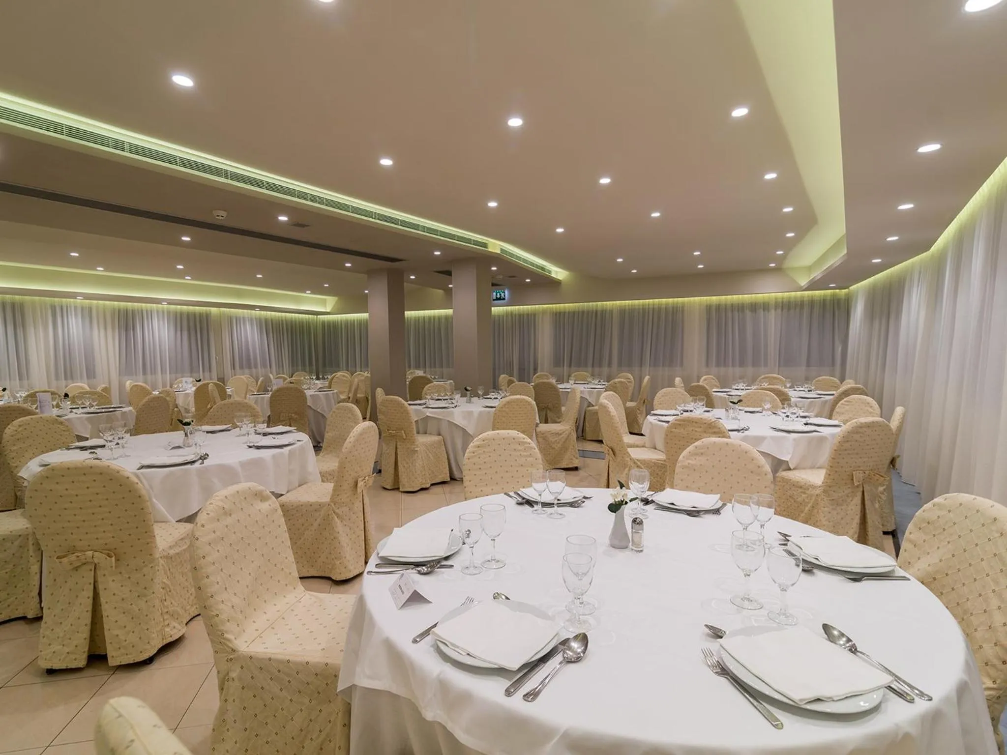 Food and drinks in President Park Hotel