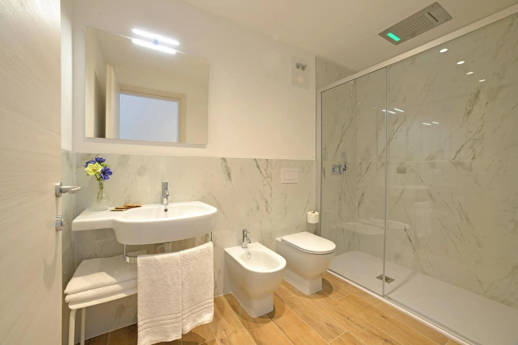 Shower in Alla Pergola