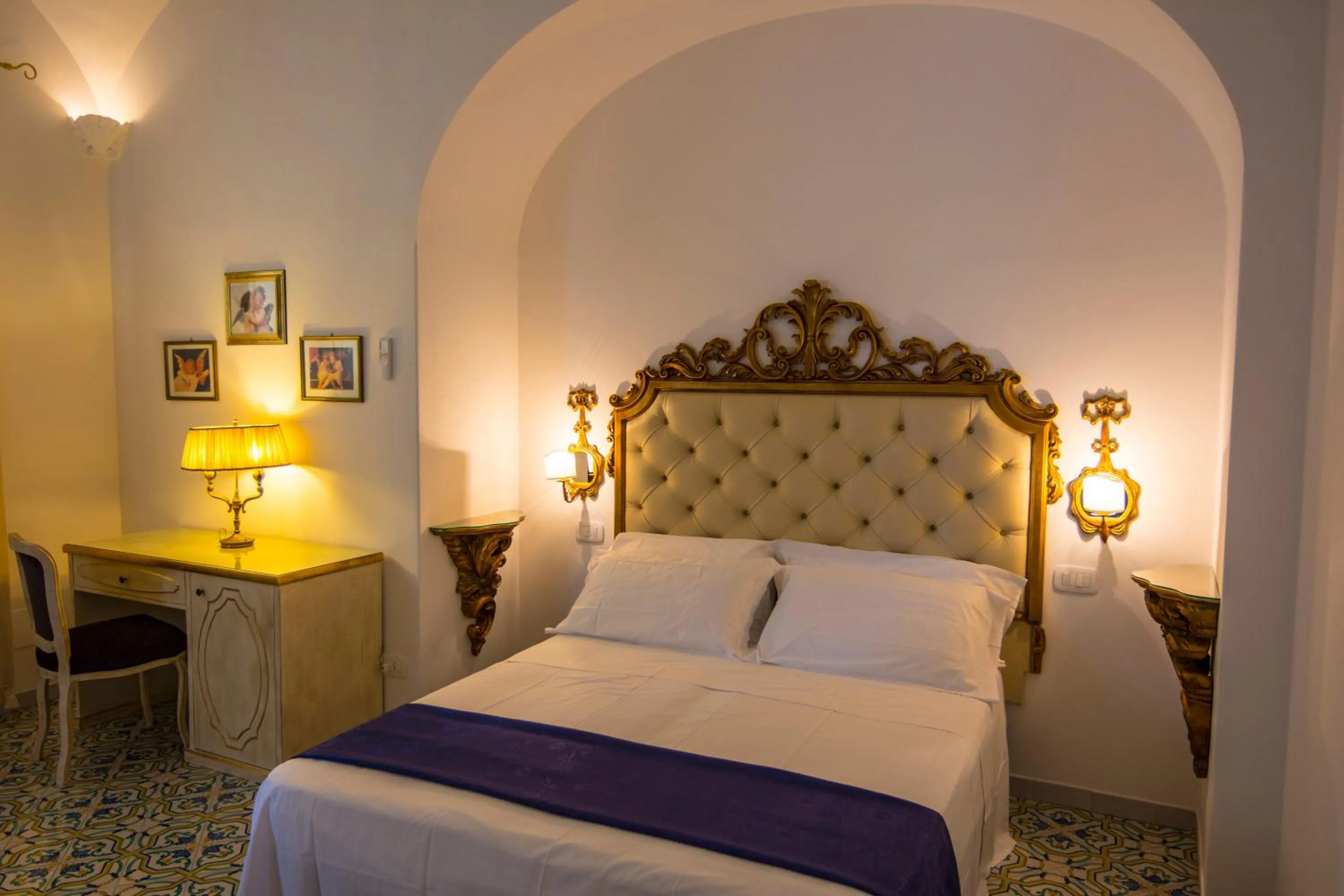 Decorative detail, Bed in Hotel Reginella