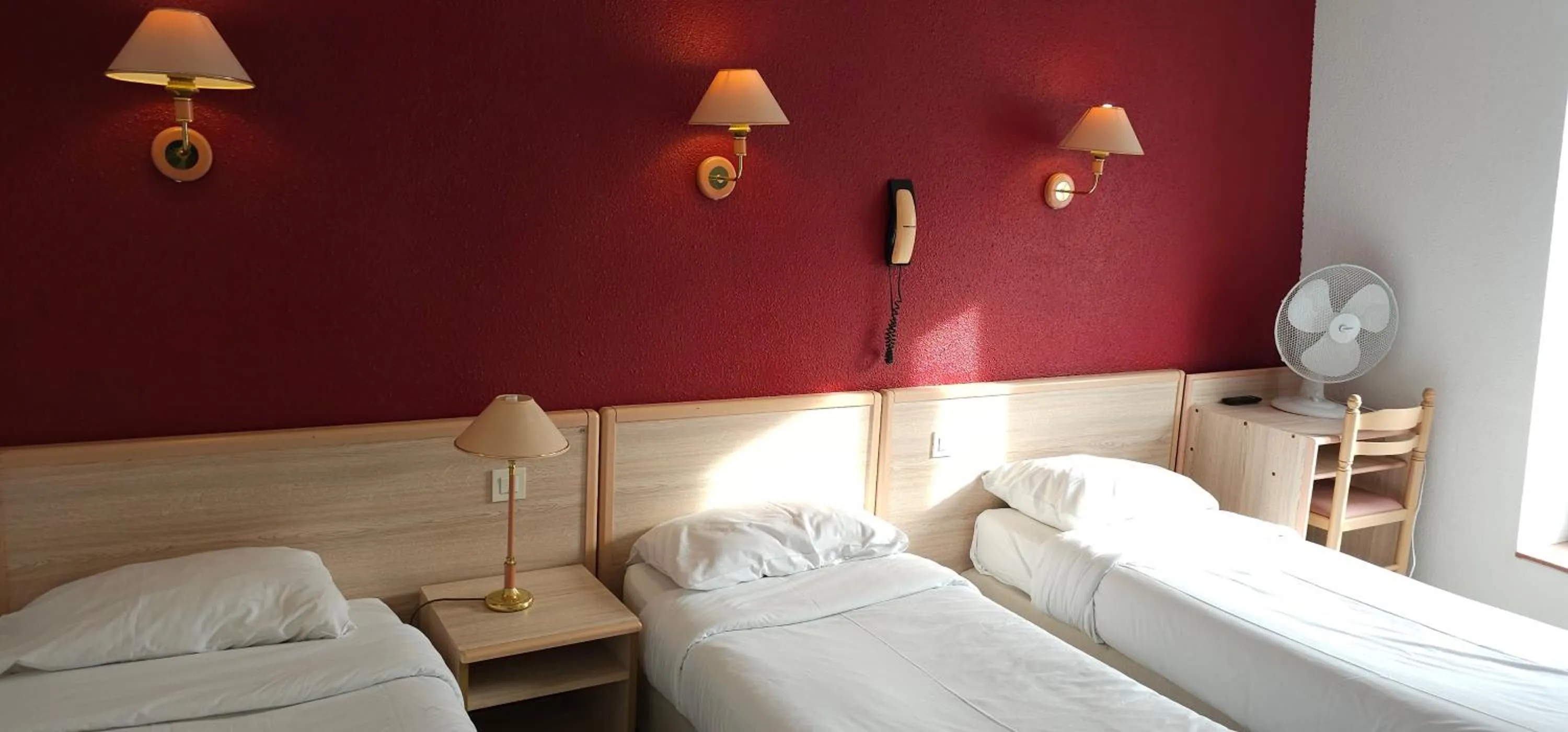 Bed in Hotel CÖRONA Lourdes