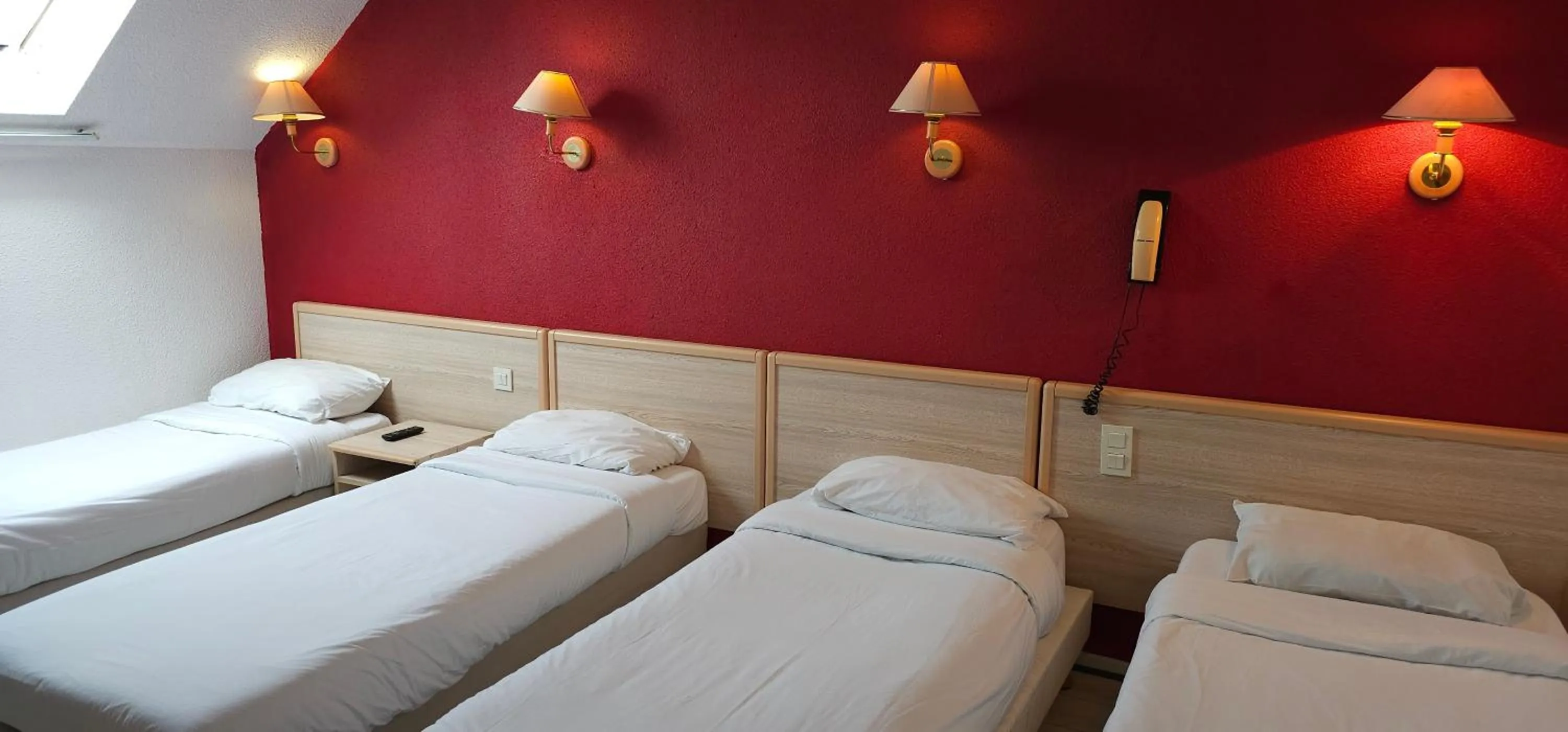 Bed in Hotel CÖRONA Lourdes